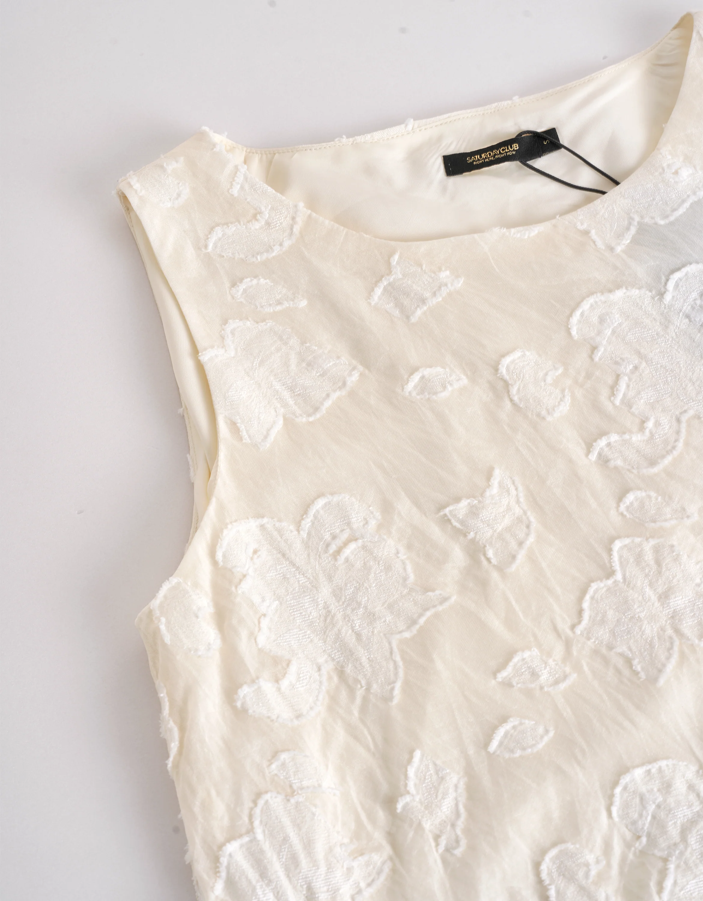 3D Jacquard Textured Sleeveless Top - Image 5
