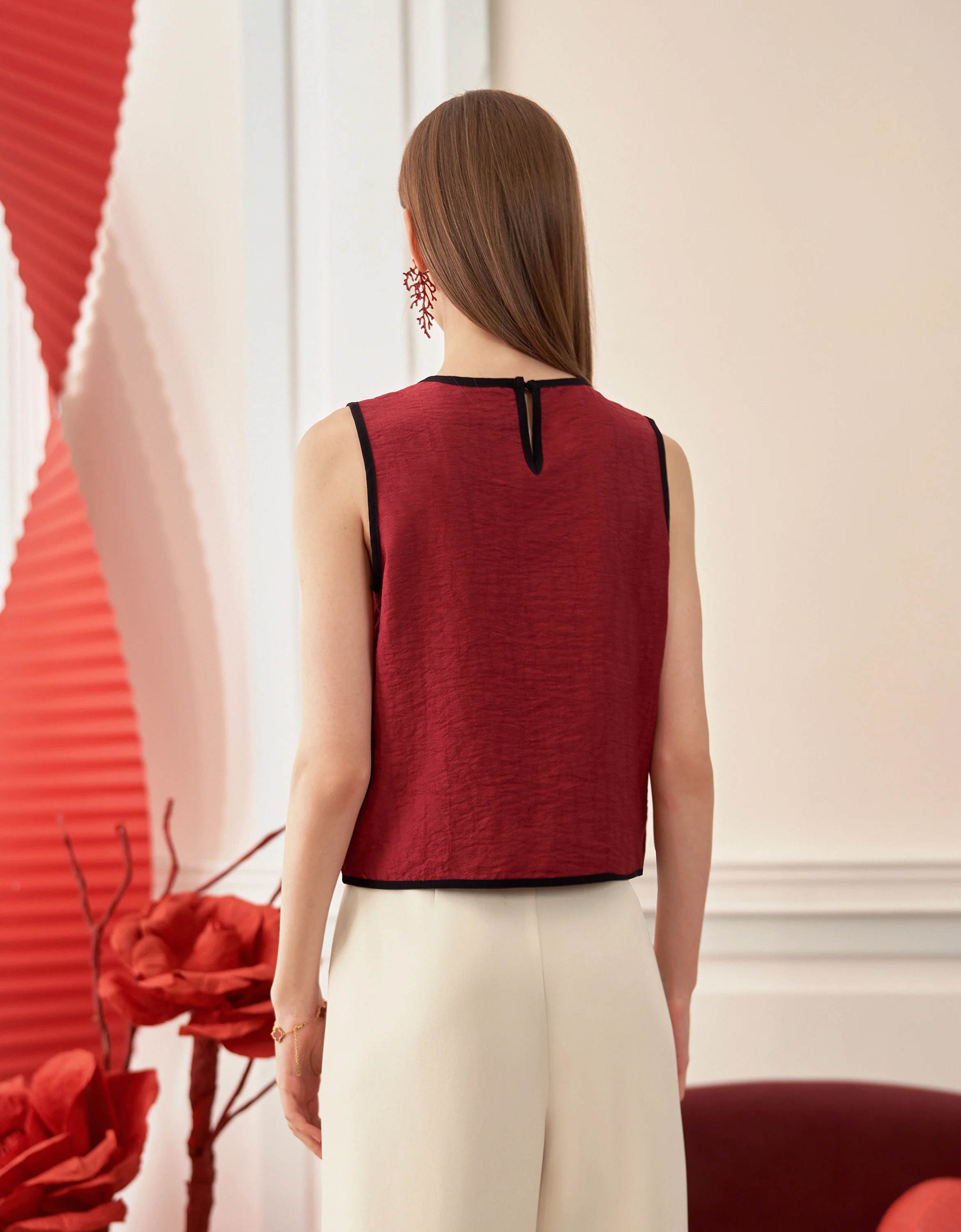 Asymmetric Contrast Trims Sleeveless Top - Image 3
