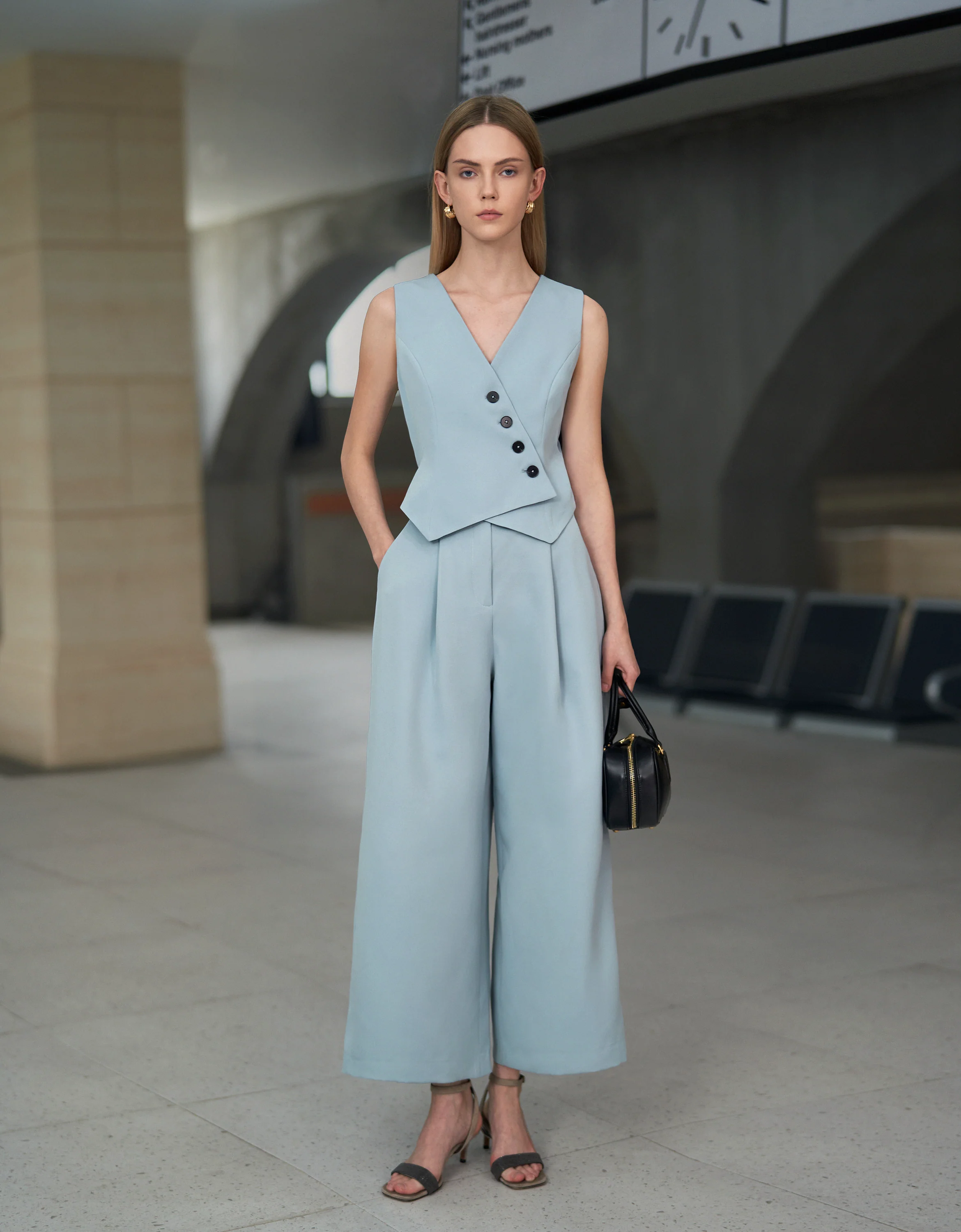 Asymmetric Front Sleeveless Jumpsuit - Image 10