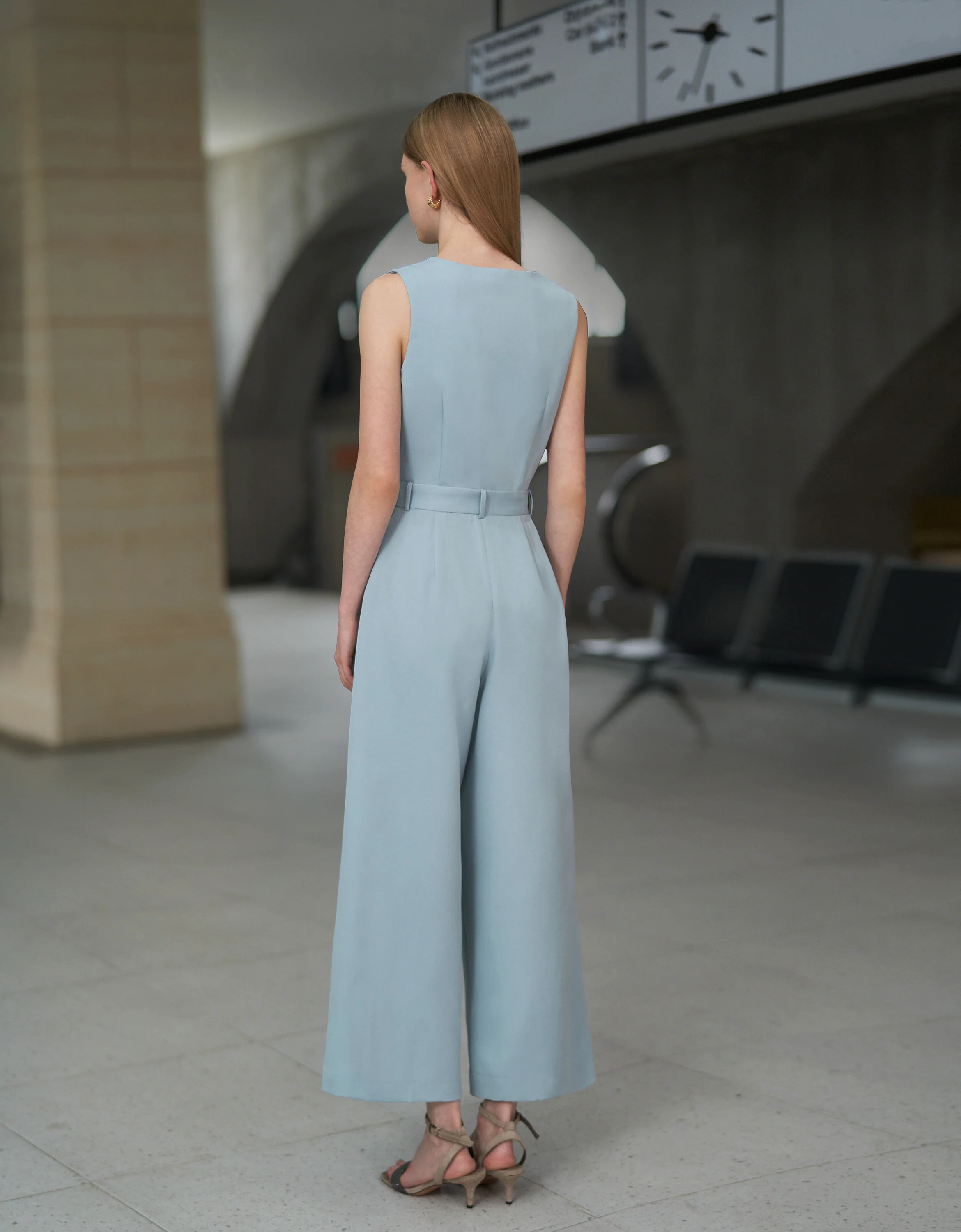 Asymmetric Front Sleeveless Jumpsuit - Image 11