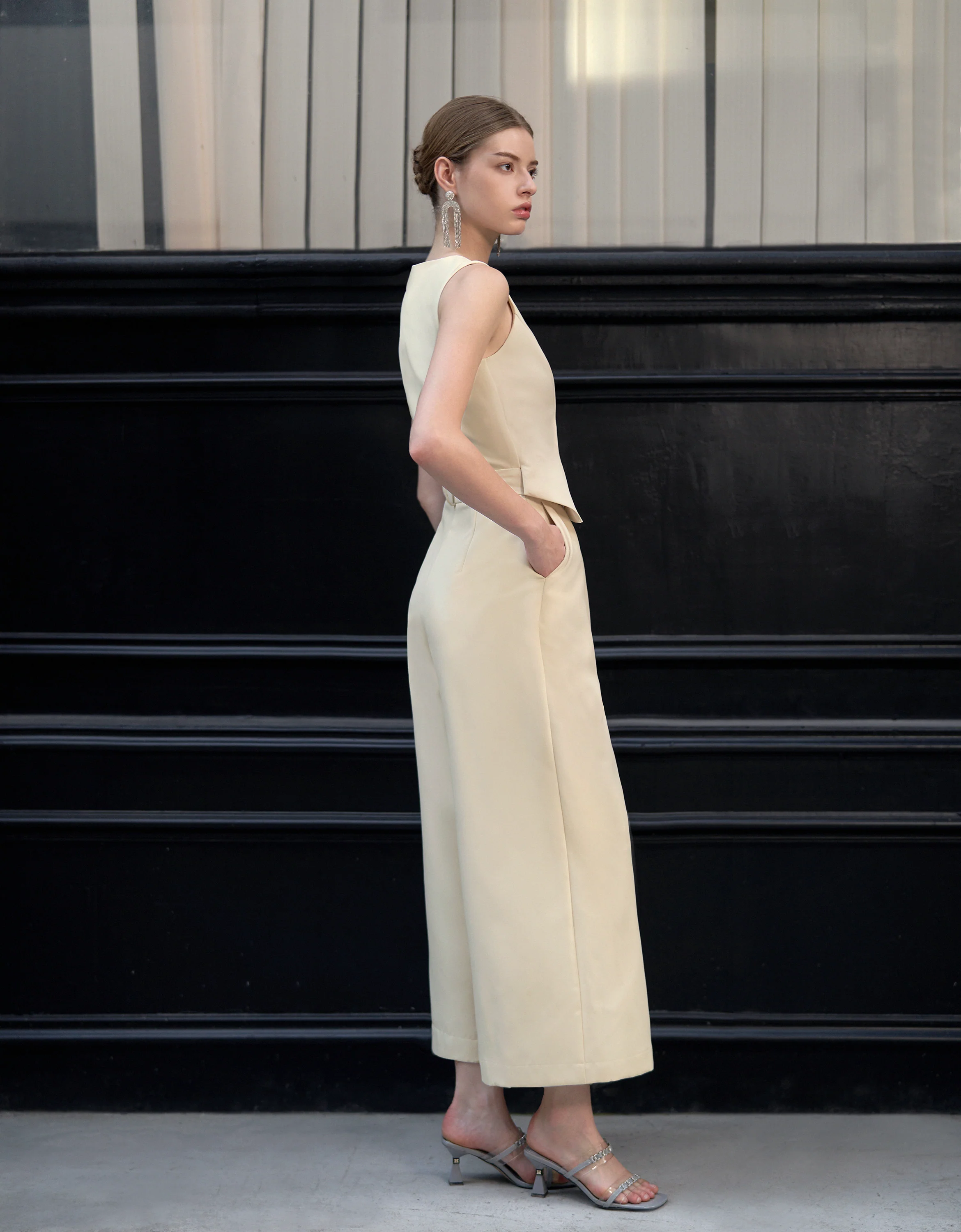 Asymmetric Front Sleeveless Jumpsuit - Image 17