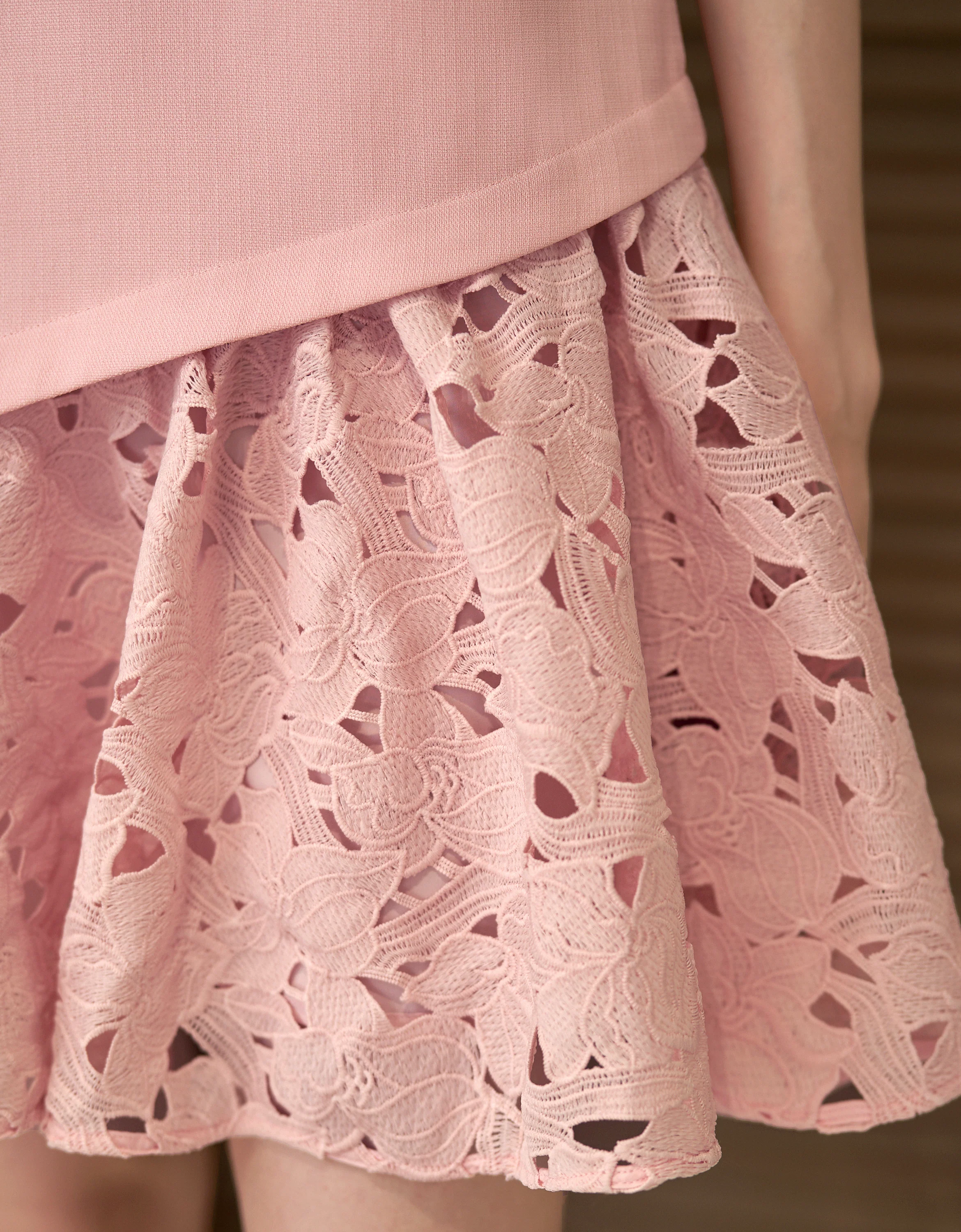 Asymmetric Lace Hem Sleeveless Dress - Image 4