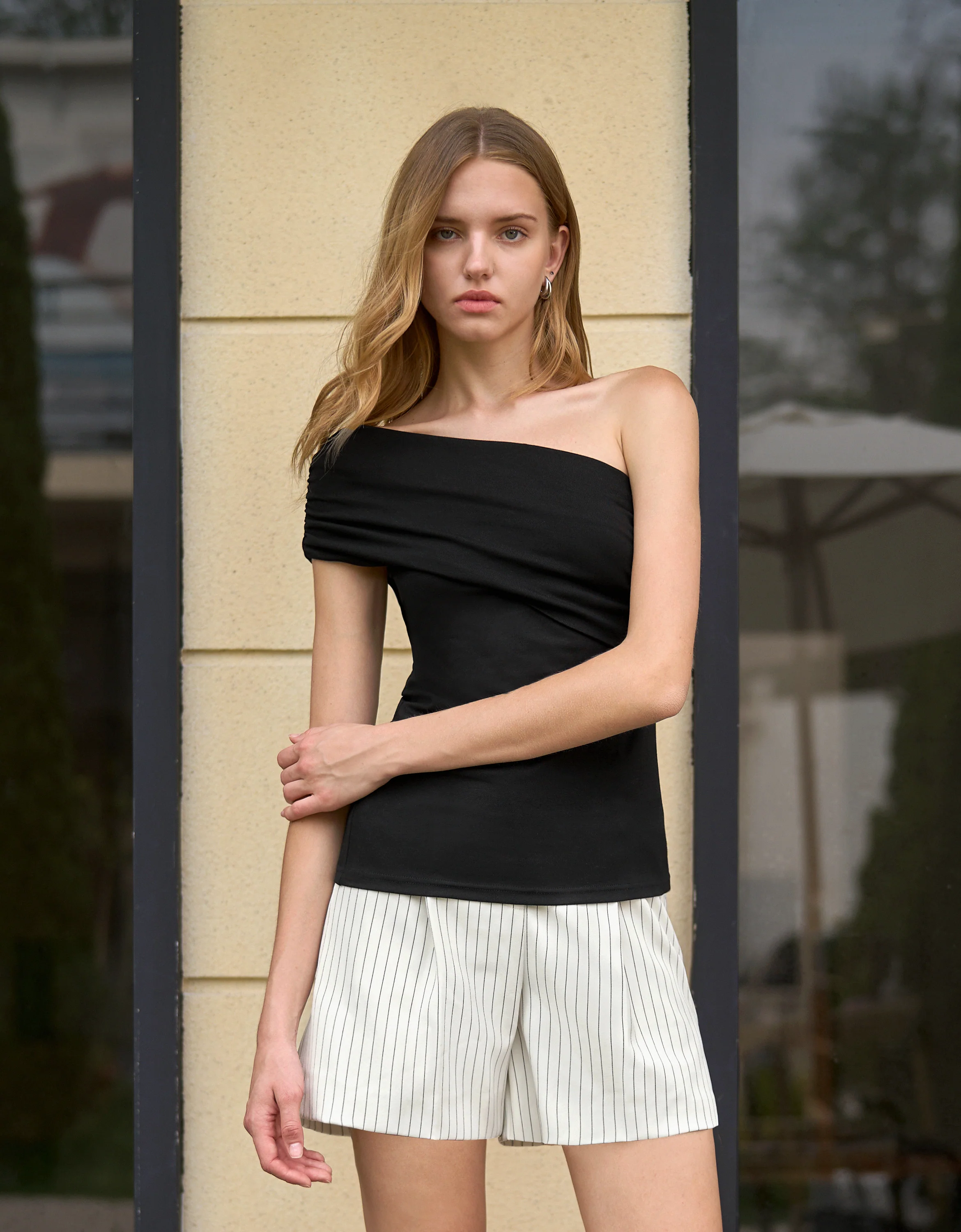 Asymmetric Off Shoulder Pleated Knit Top - Image 4