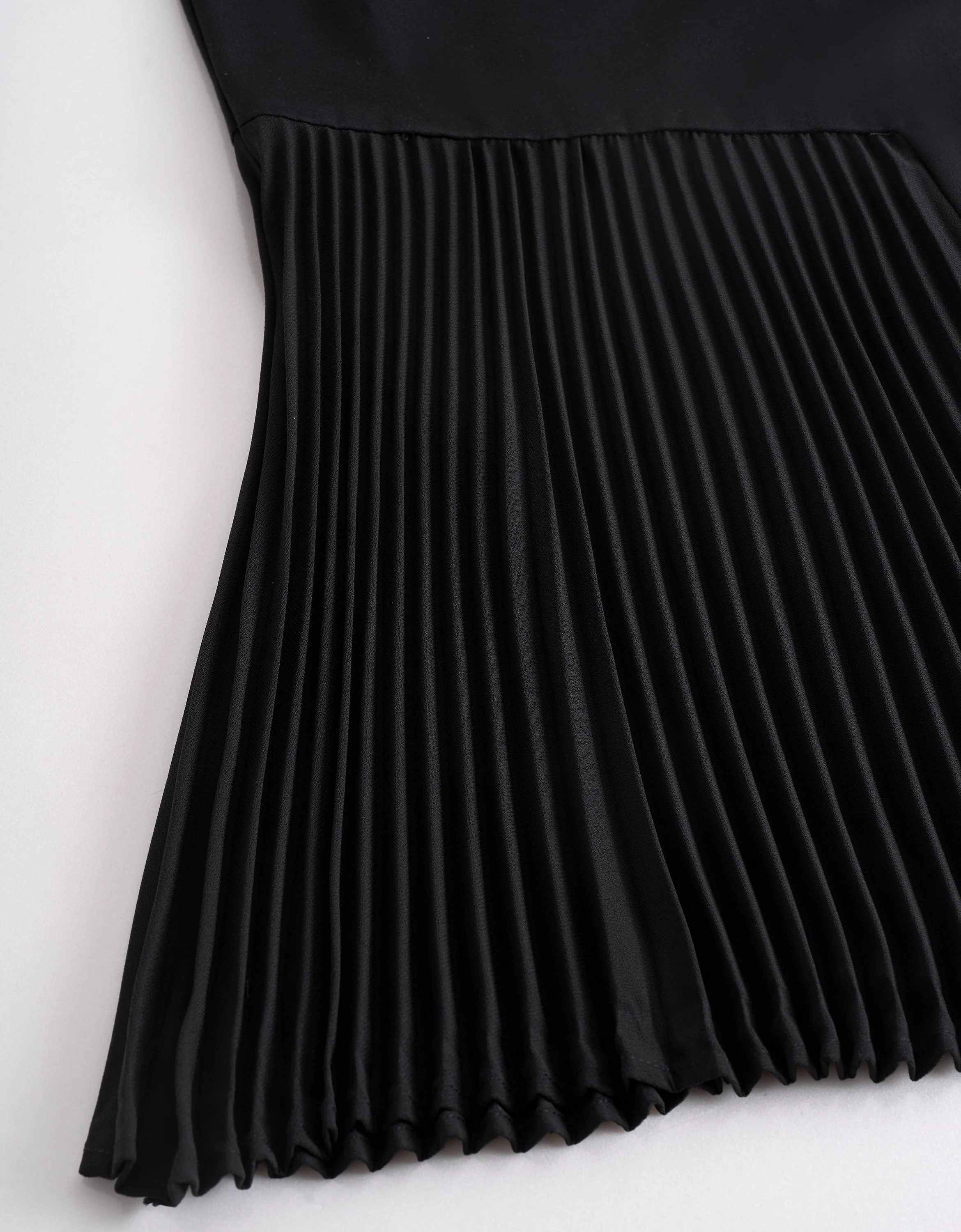 Asymmetric Pleated Panel Round Neck Sleeveless Dress - Image 6