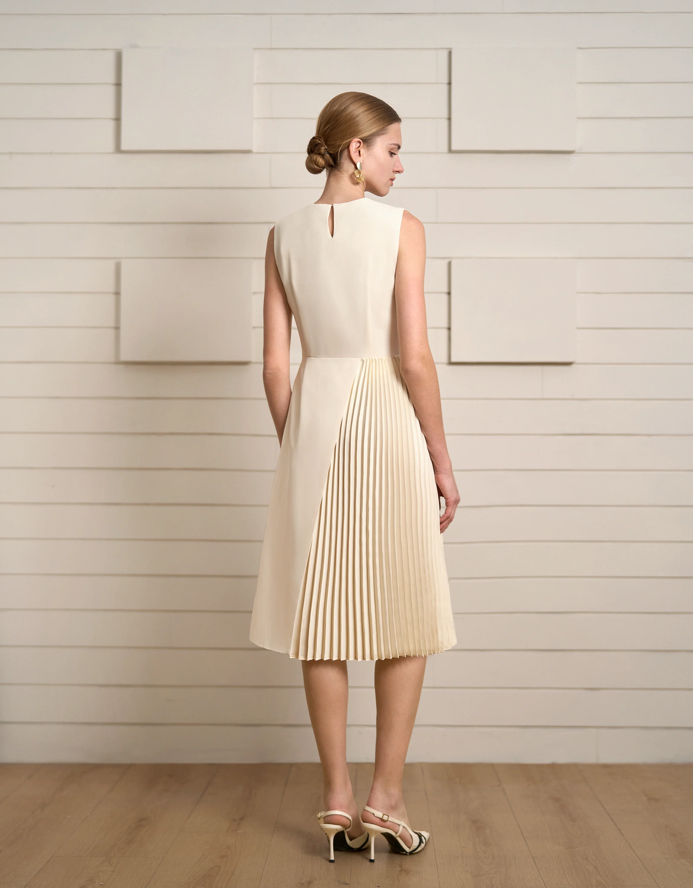 Asymmetric Pleated Sleeveless Midi Dress - Image 4