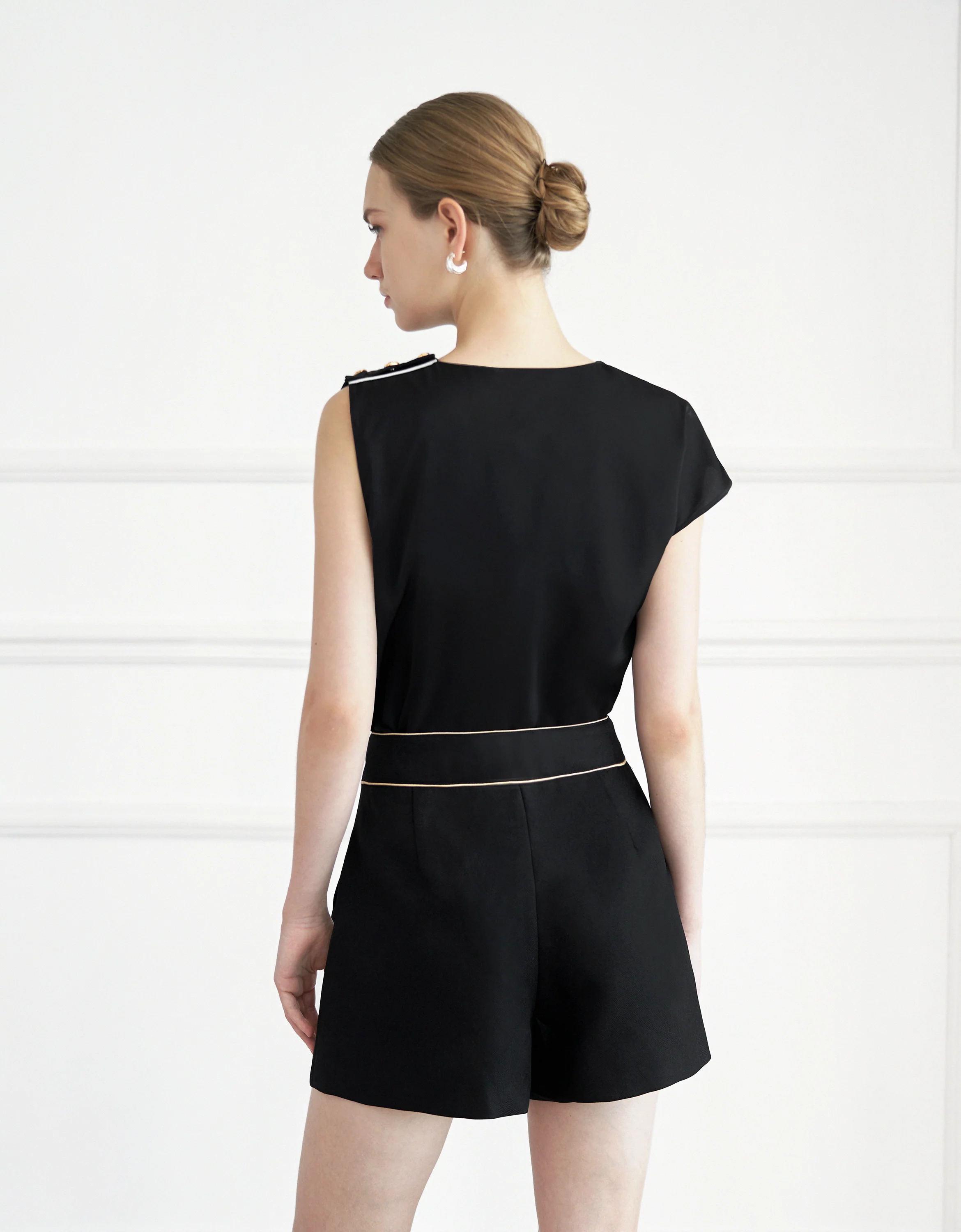 Asymmetric Sleeve Shoulder Button Round Neck Top - Image 12
