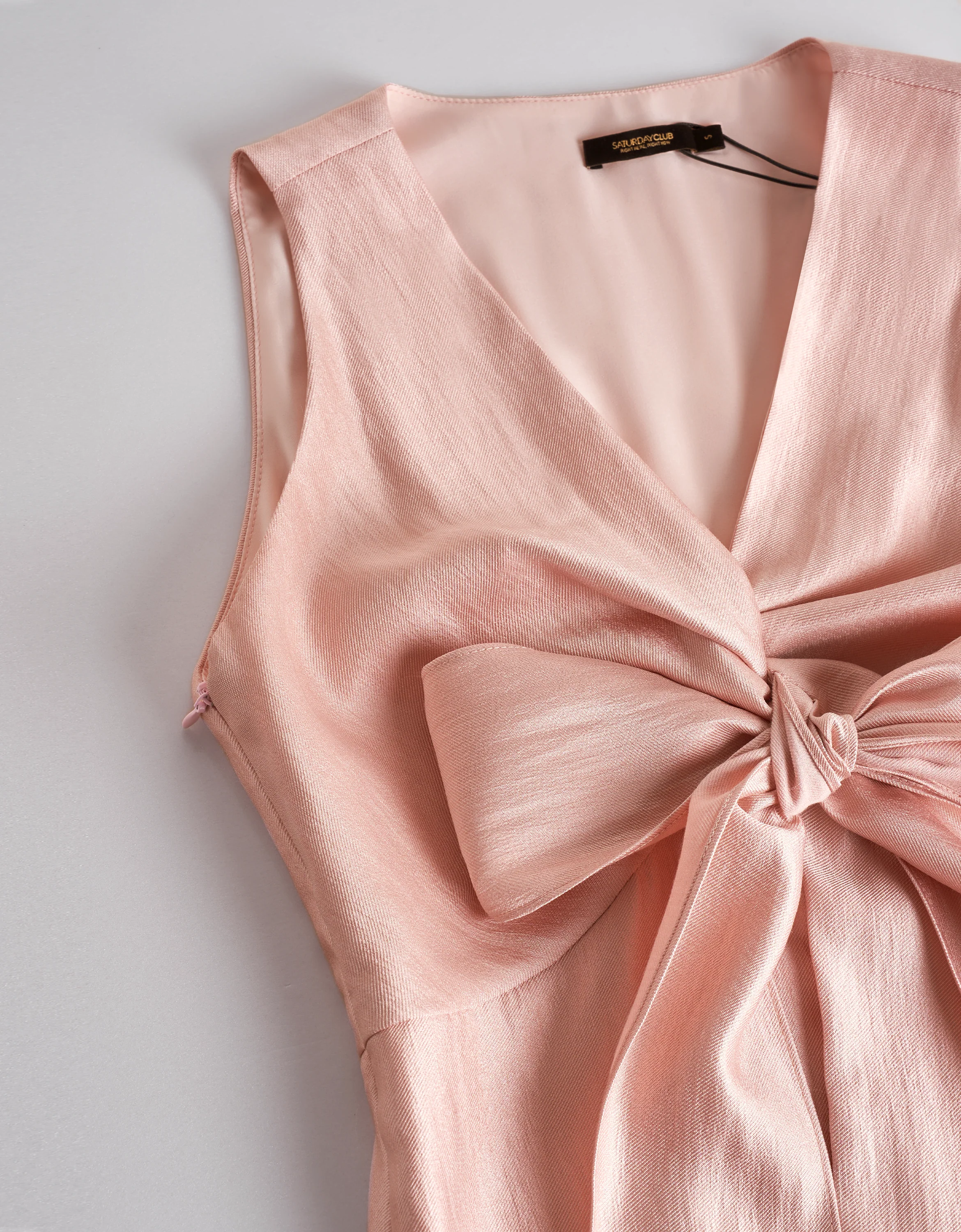 Bow Front V-neck Sleeveless Top - Image 5