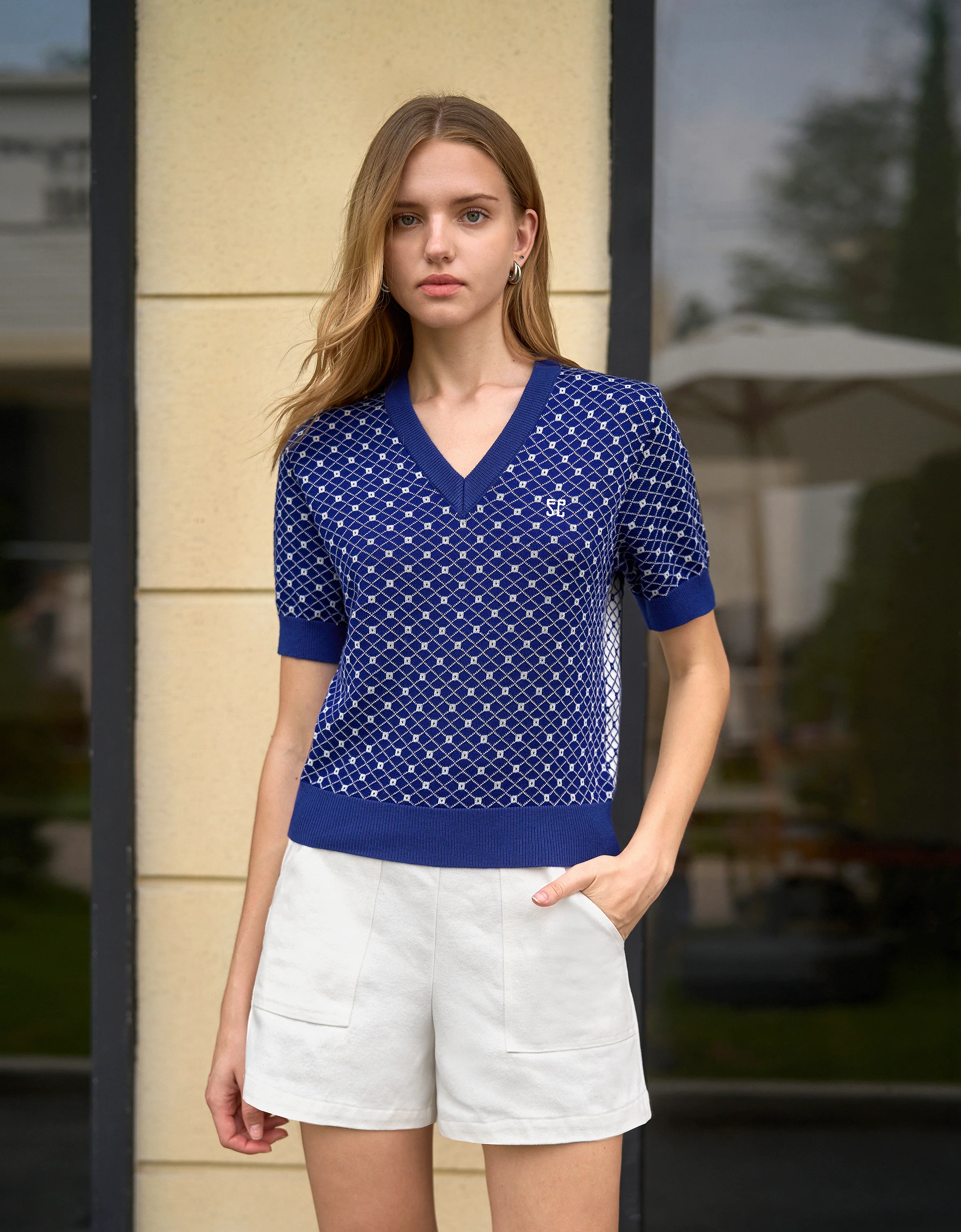 Colorblock Diamond Pattern V-neck Top