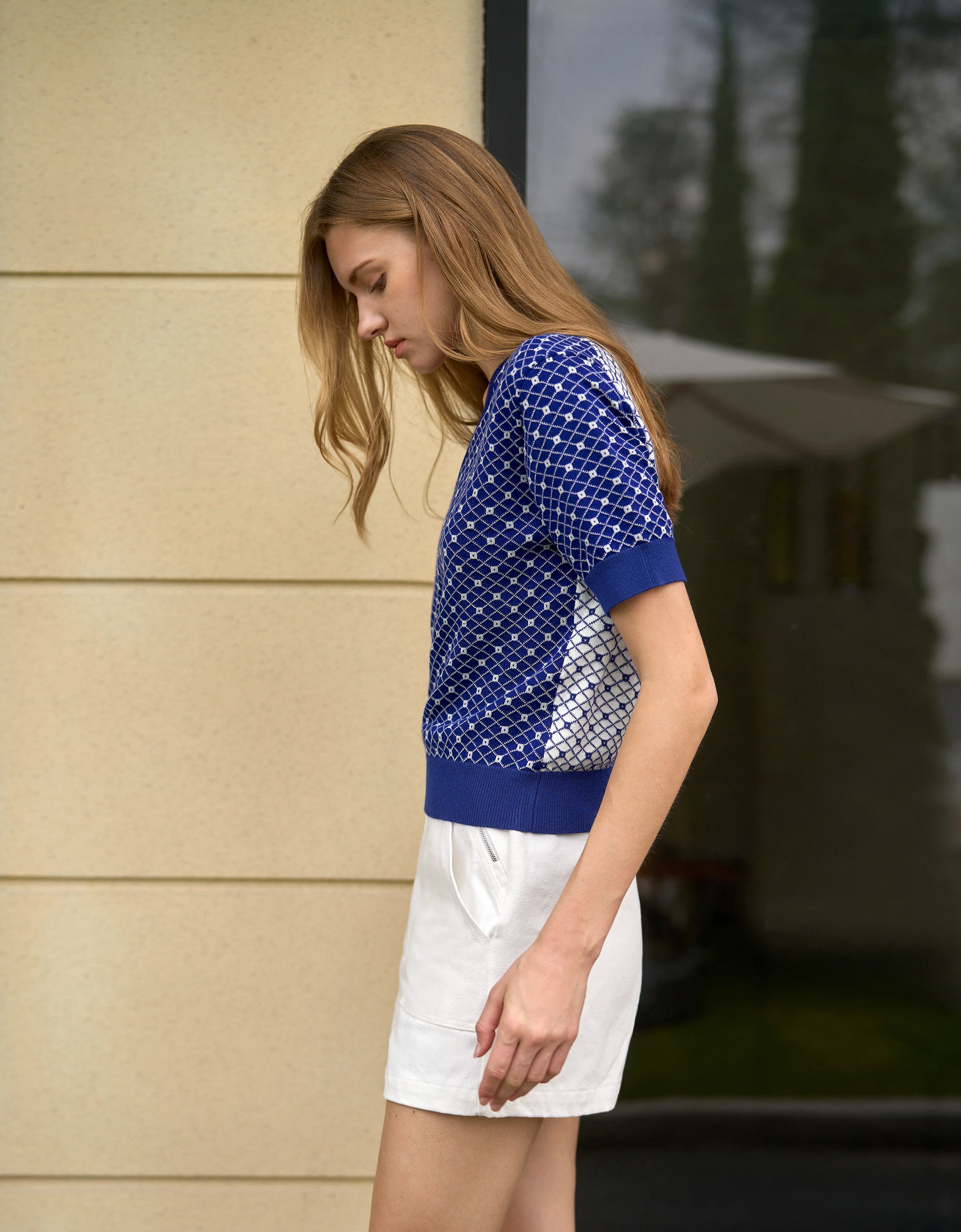 Colorblock Diamond Pattern V-neck Top - Image 2
