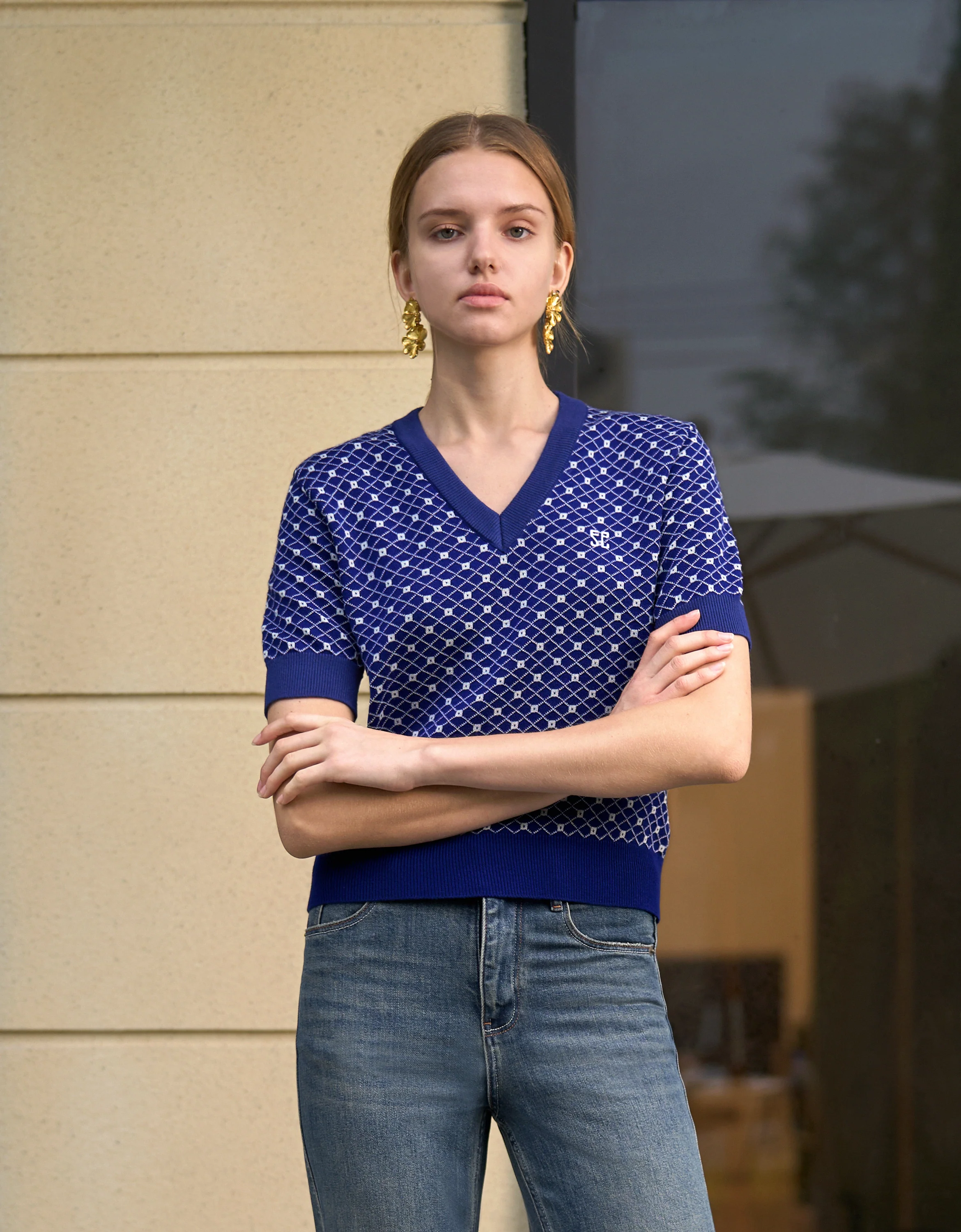 Colorblock Diamond Pattern V-neck Top - Image 4