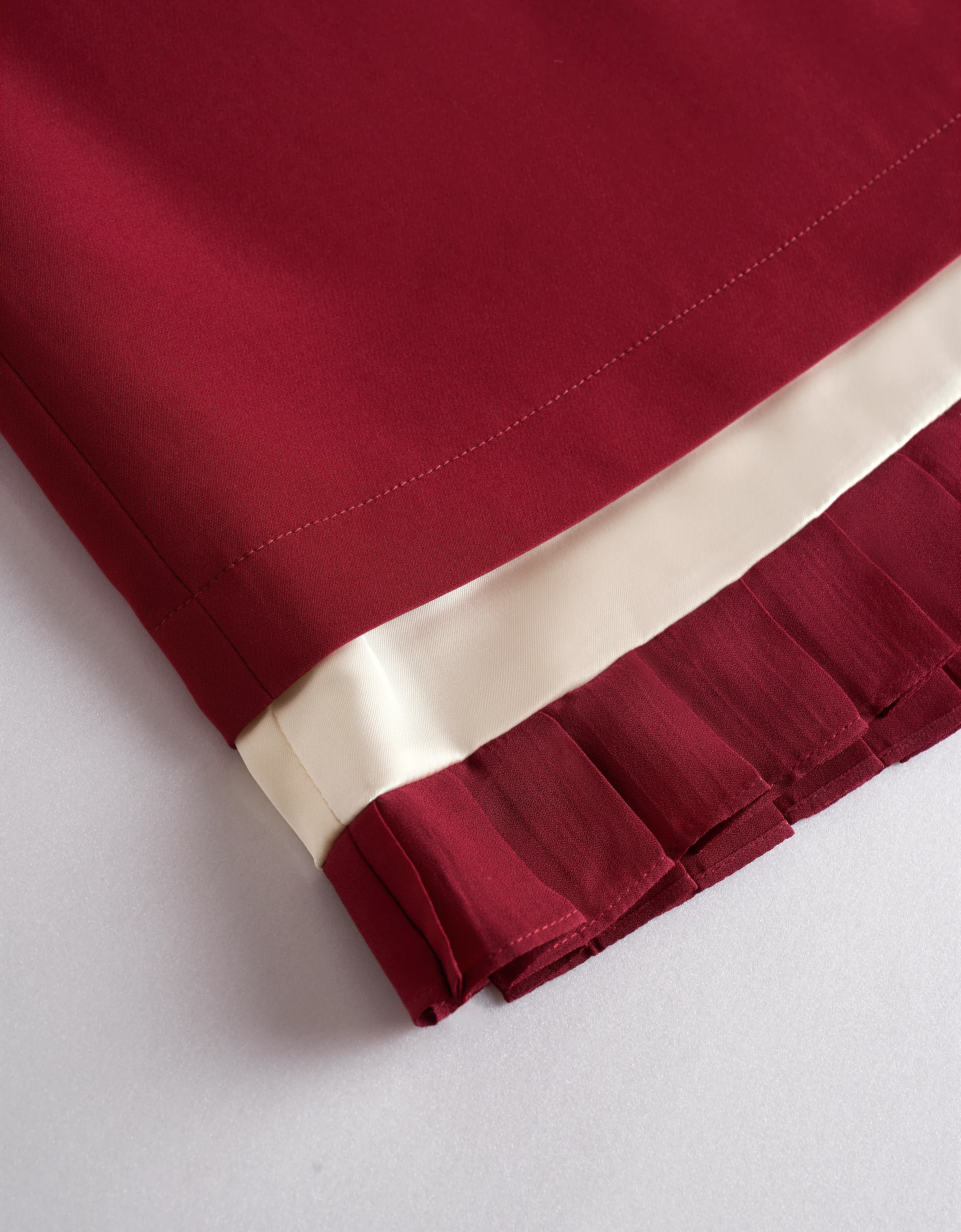Contrast Back Panel Pleated Hem Sleeveless Dress - Image 5