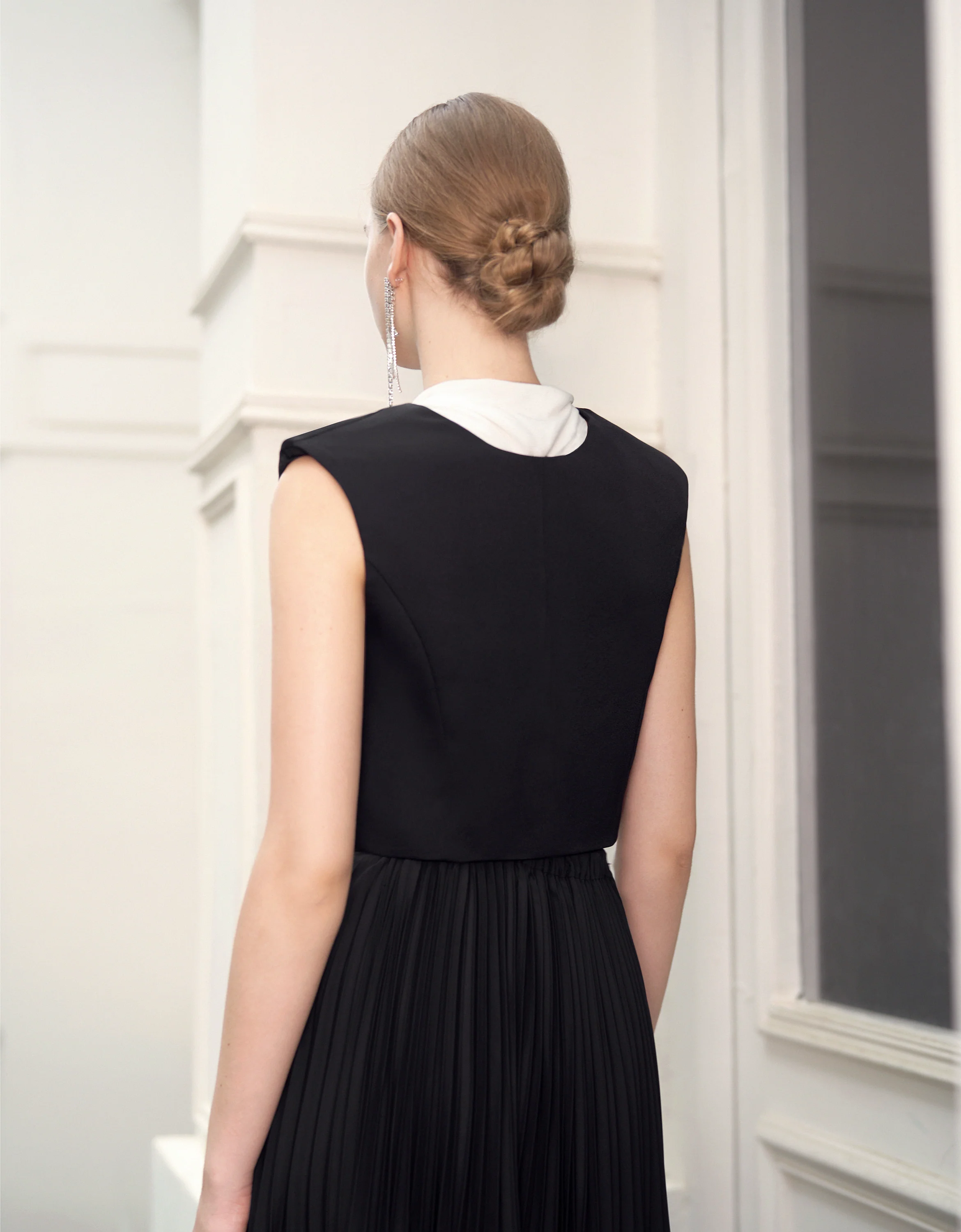 Contrast Bow Tie Sleeveless Cropped Top - Image 10