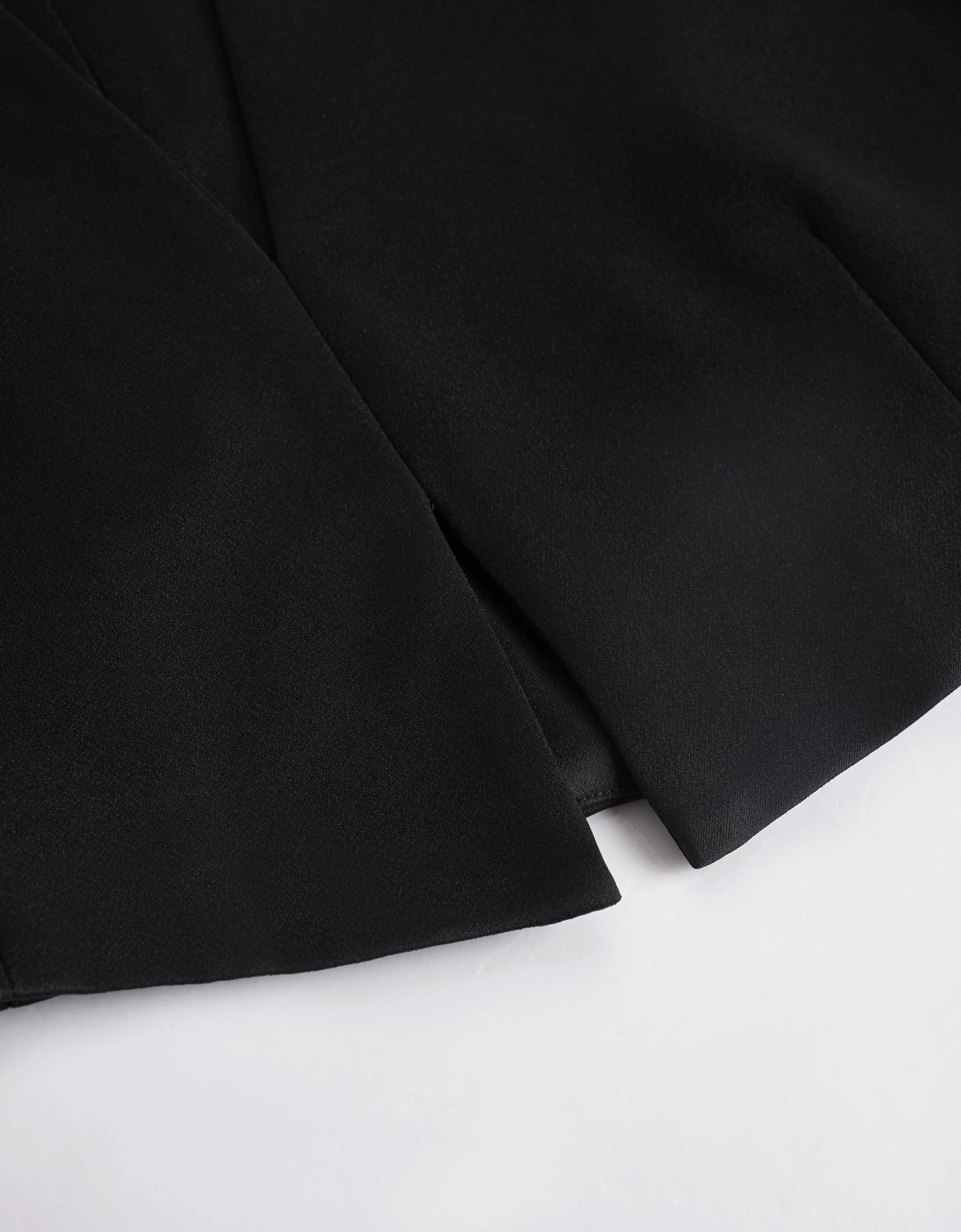 Contrast Bow Tie Sleeveless Cropped Top - Image 15
