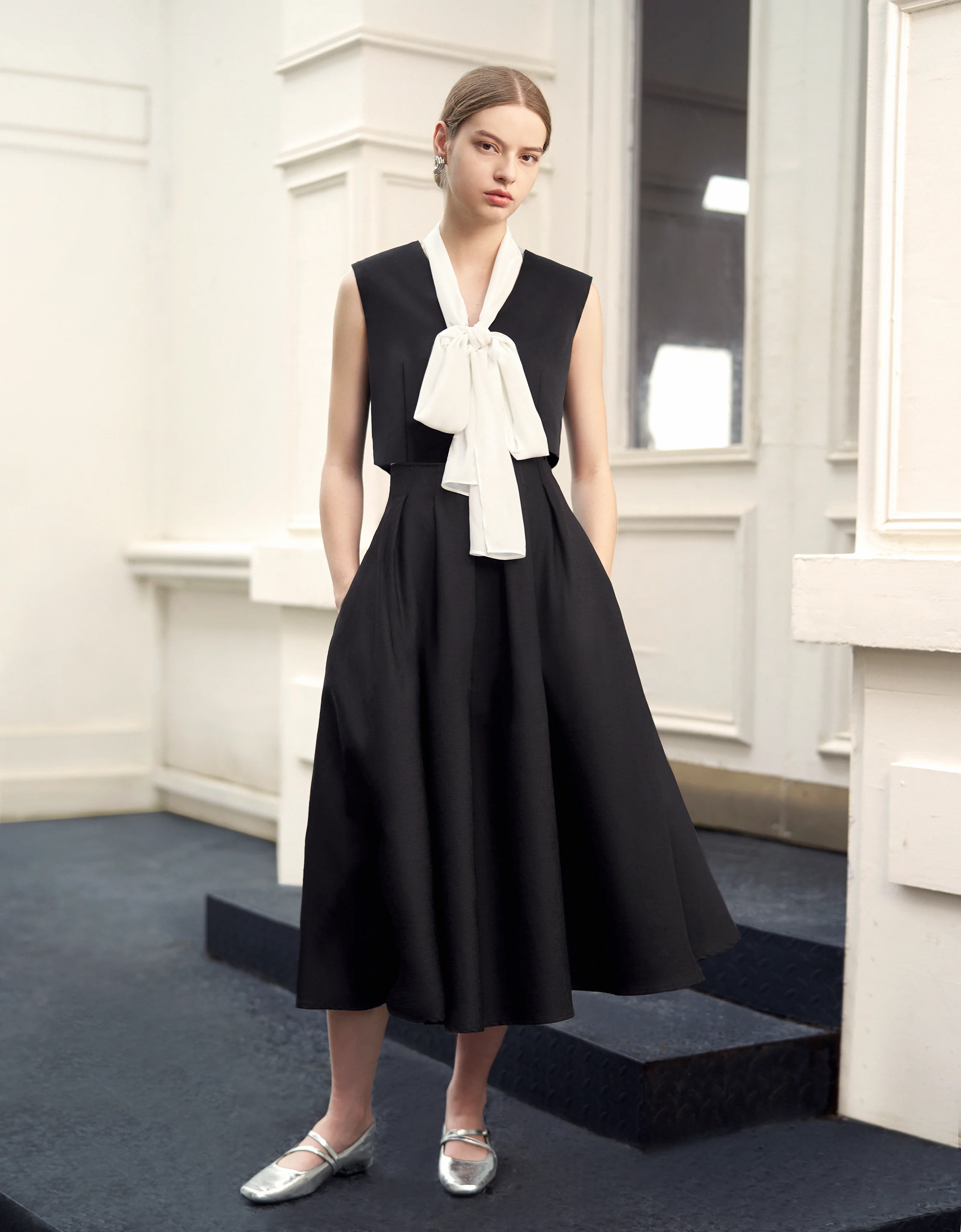 Contrast Bow Tie Sleeveless Cropped Top - Image 7