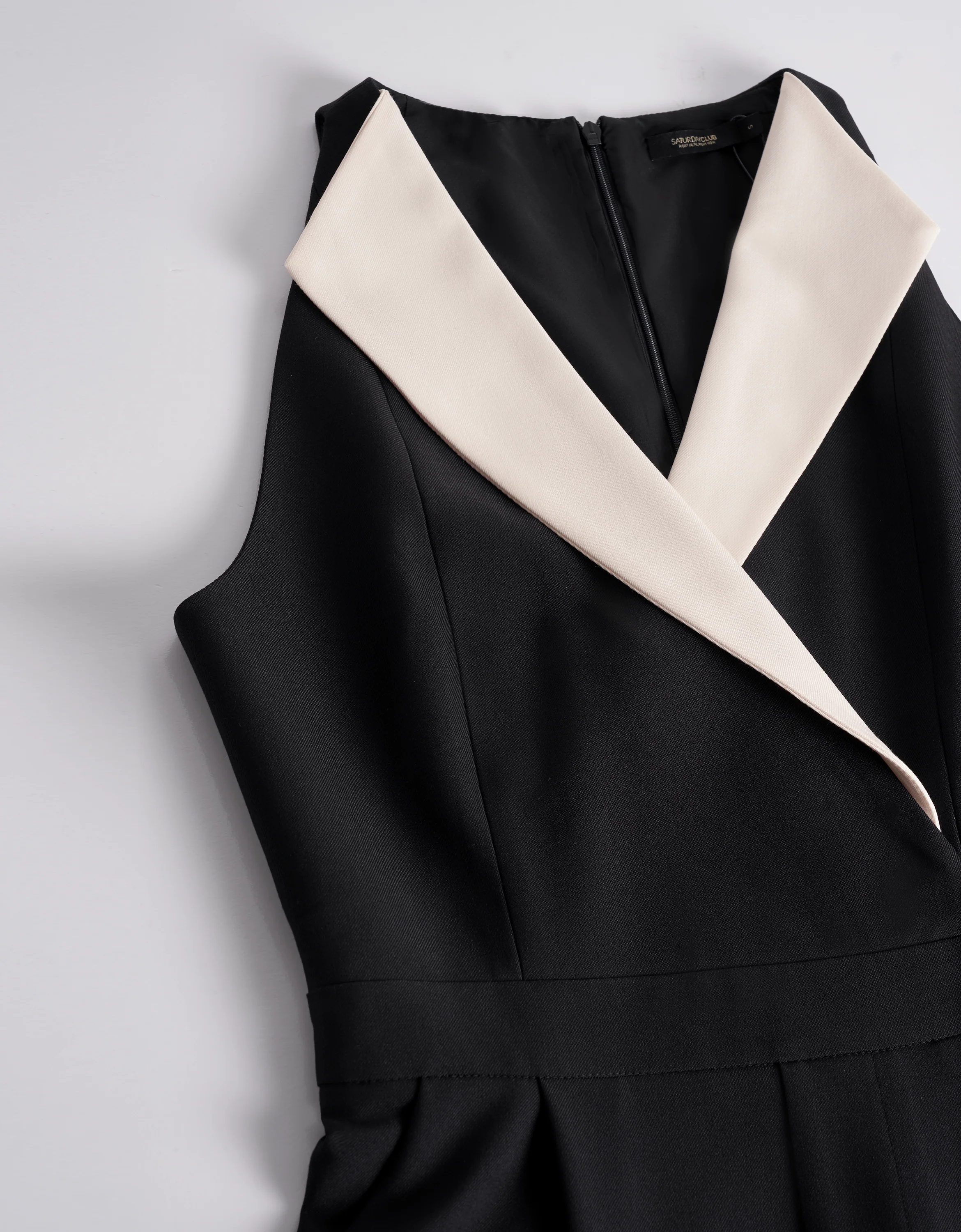 Contrast Collar Sleeveless Jumpsuit - Image 4
