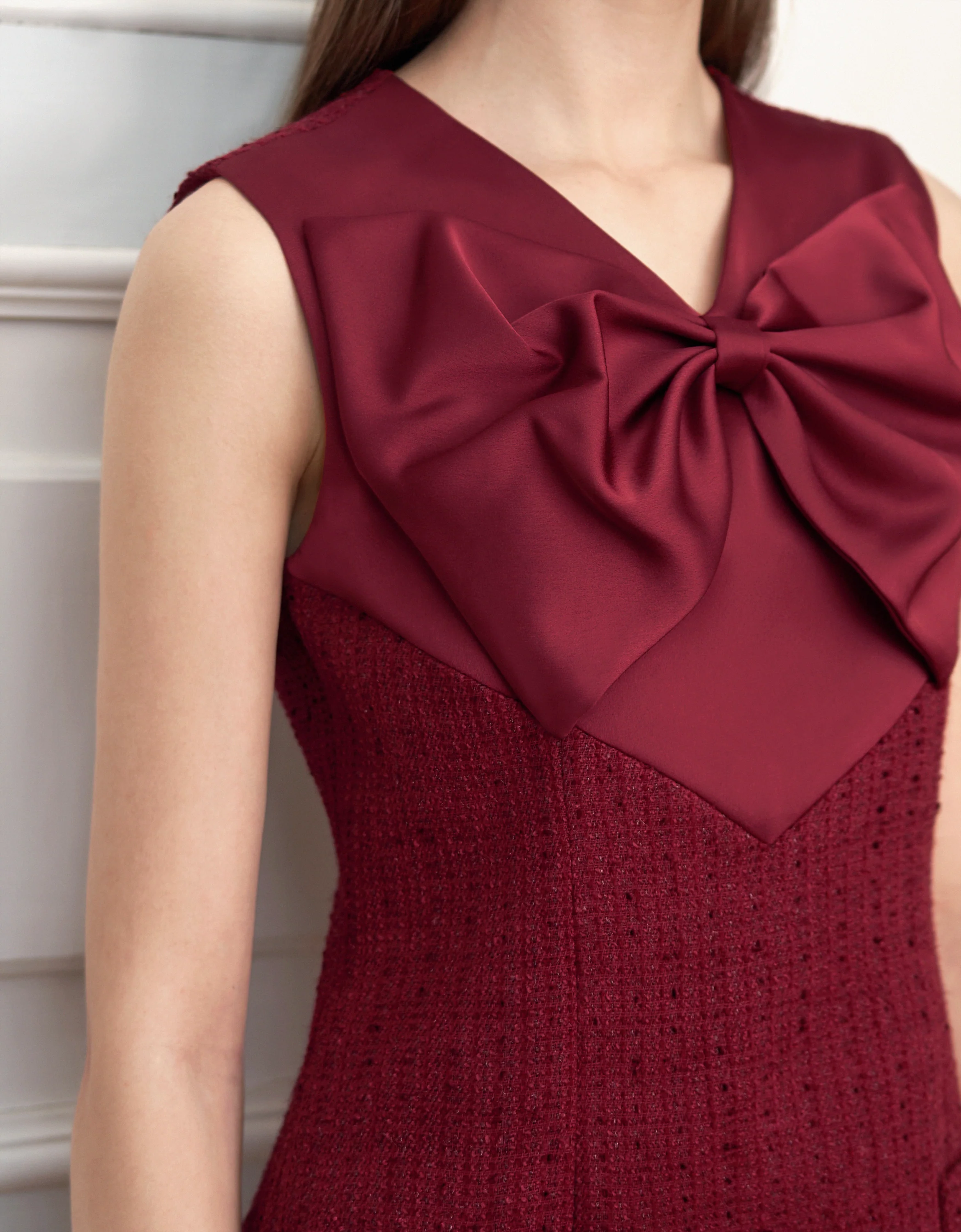Contrast Fabric Bow Front V-neck Sleeveless Dress - Image 6