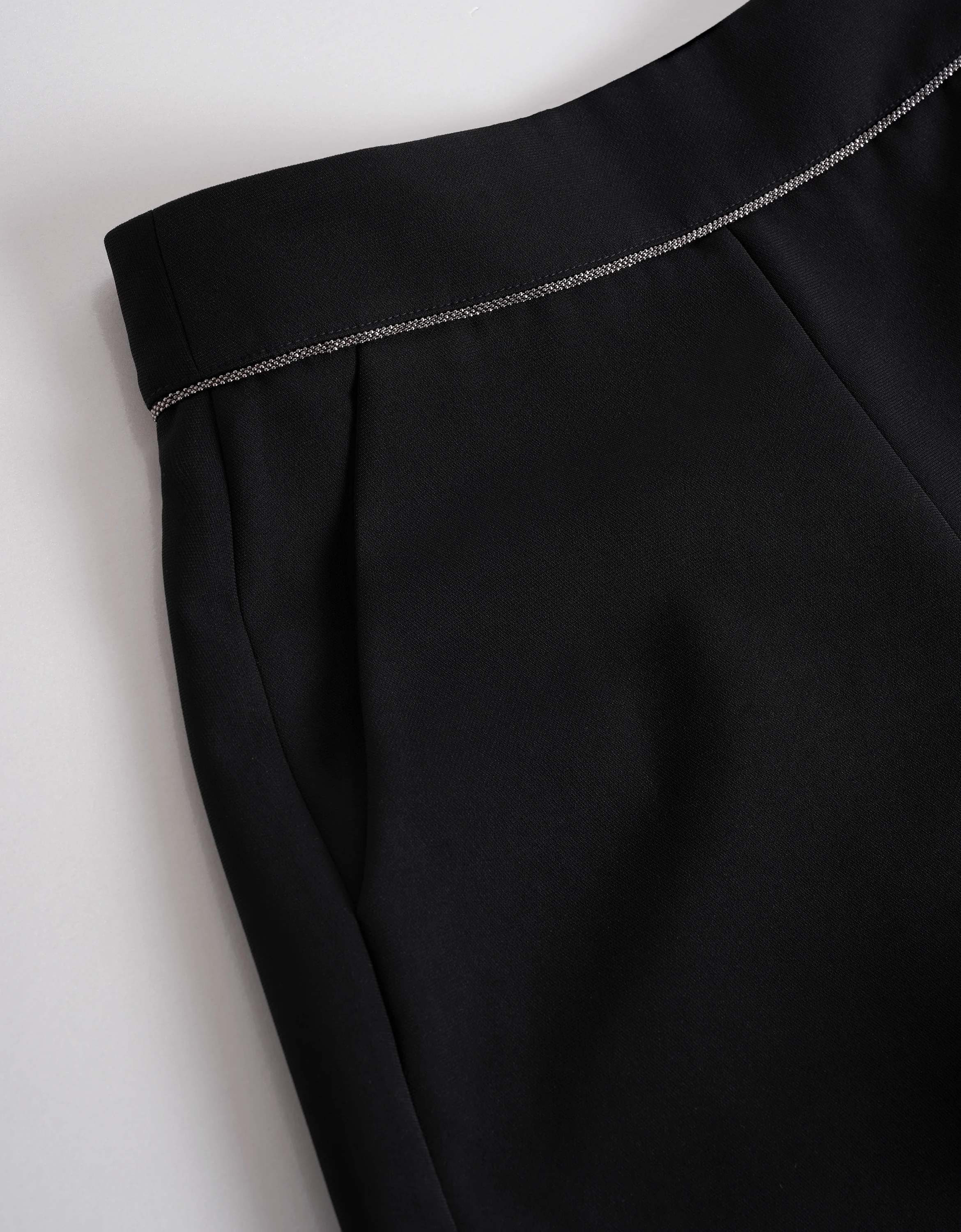 Contrast Piping A-line Shorts - Image 7