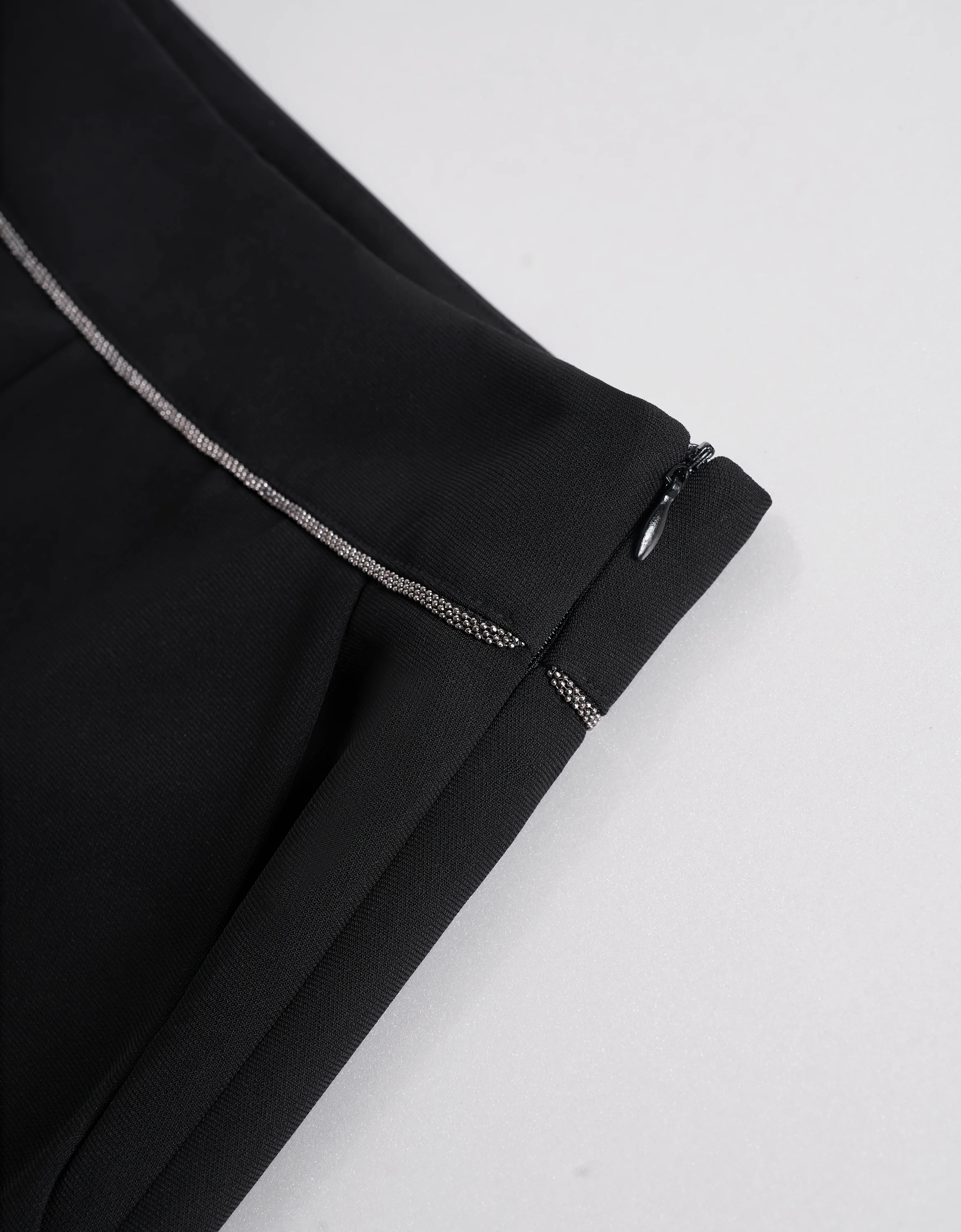 Contrast Piping A-line Shorts - Image 8