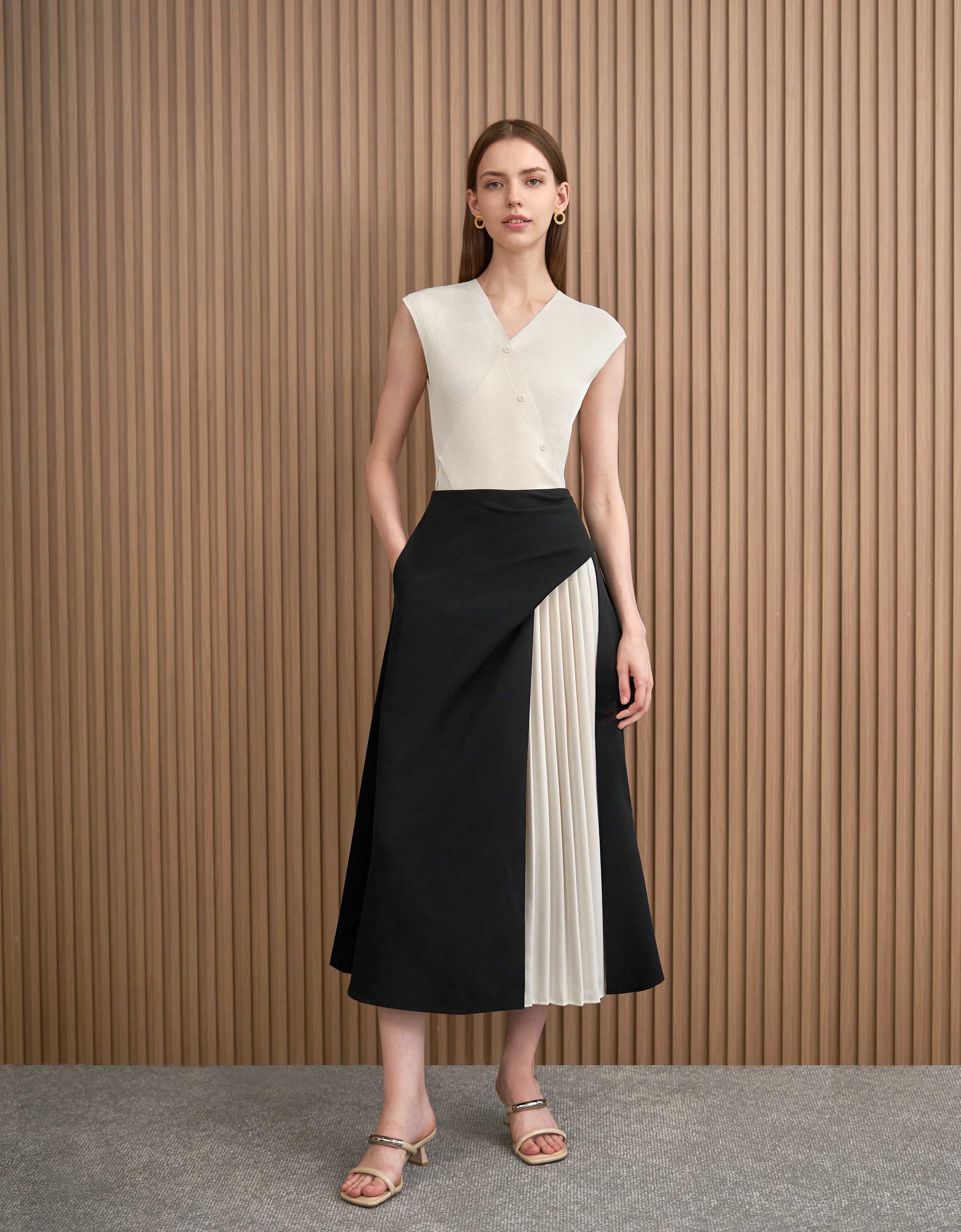 Contrast Pleated Asymmetric Layered Skirt - Image 3