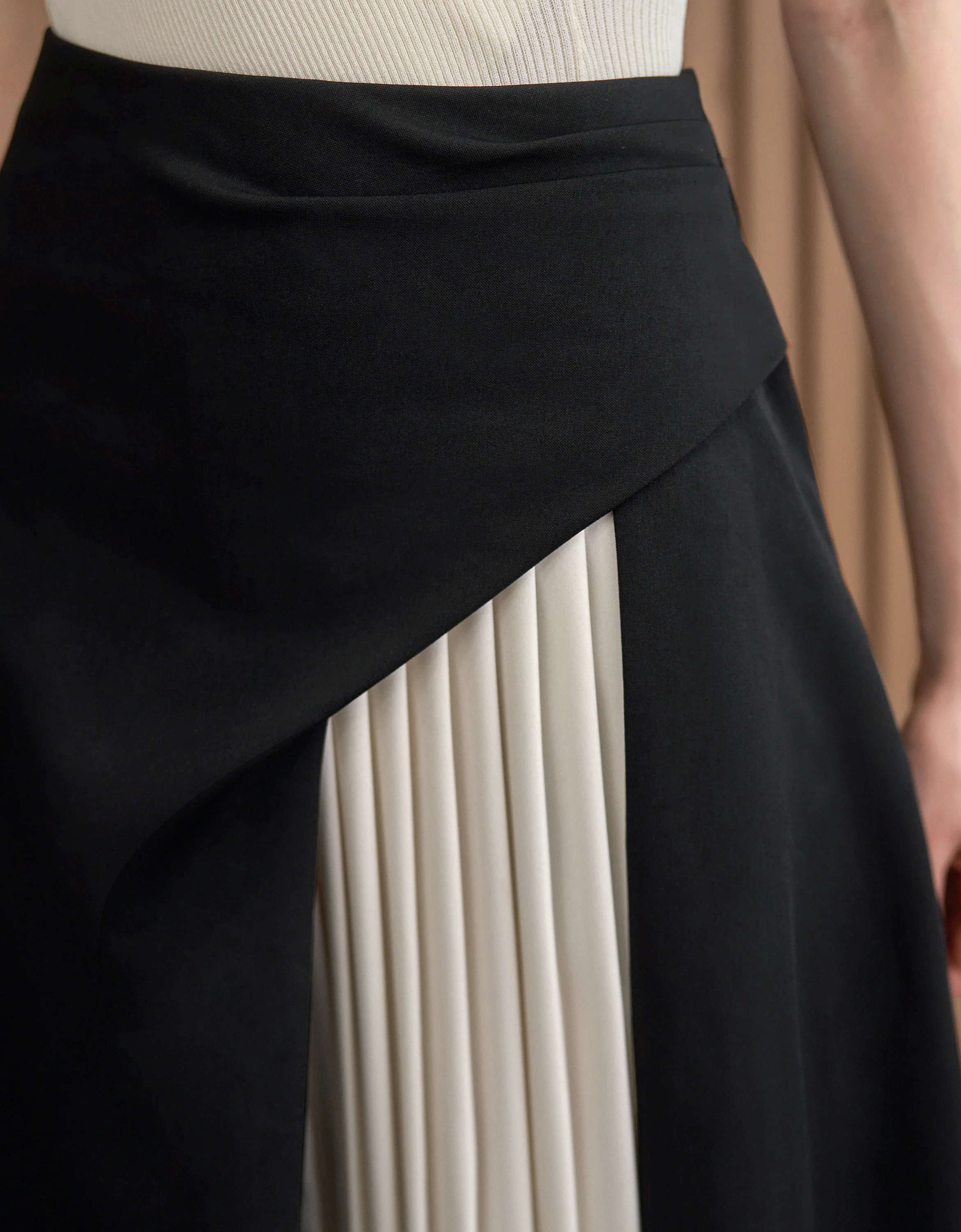 Contrast Pleated Asymmetric Layered Skirt - Image 5