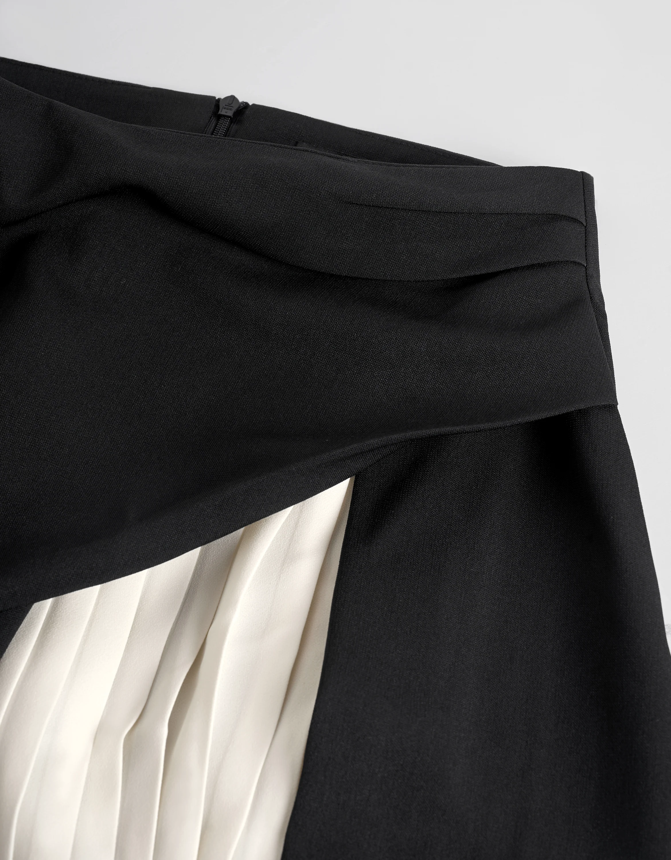 Contrast Pleated Asymmetric Layered Skirt - Image 6