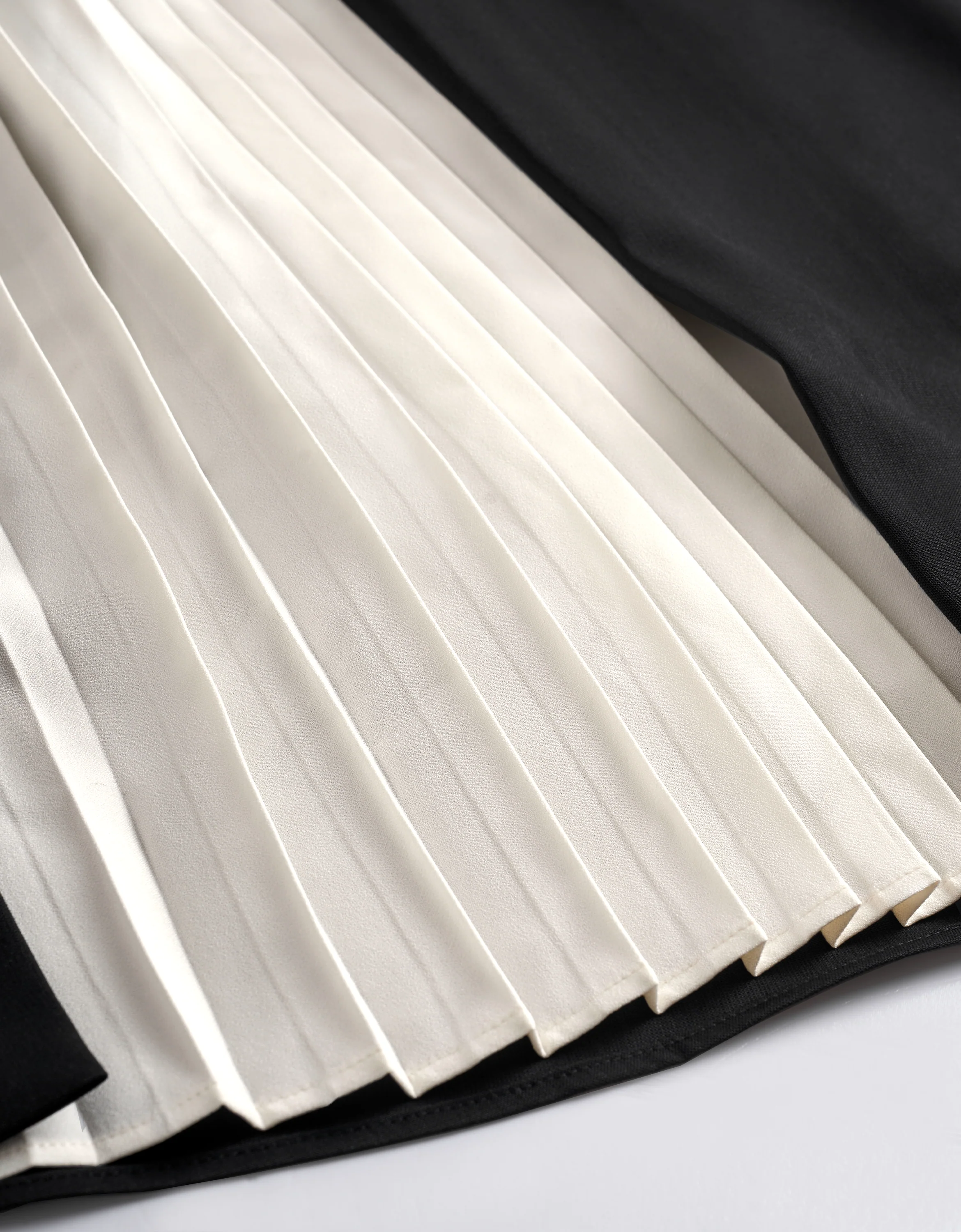 Contrast Pleated Asymmetric Layered Skirt - Image 8
