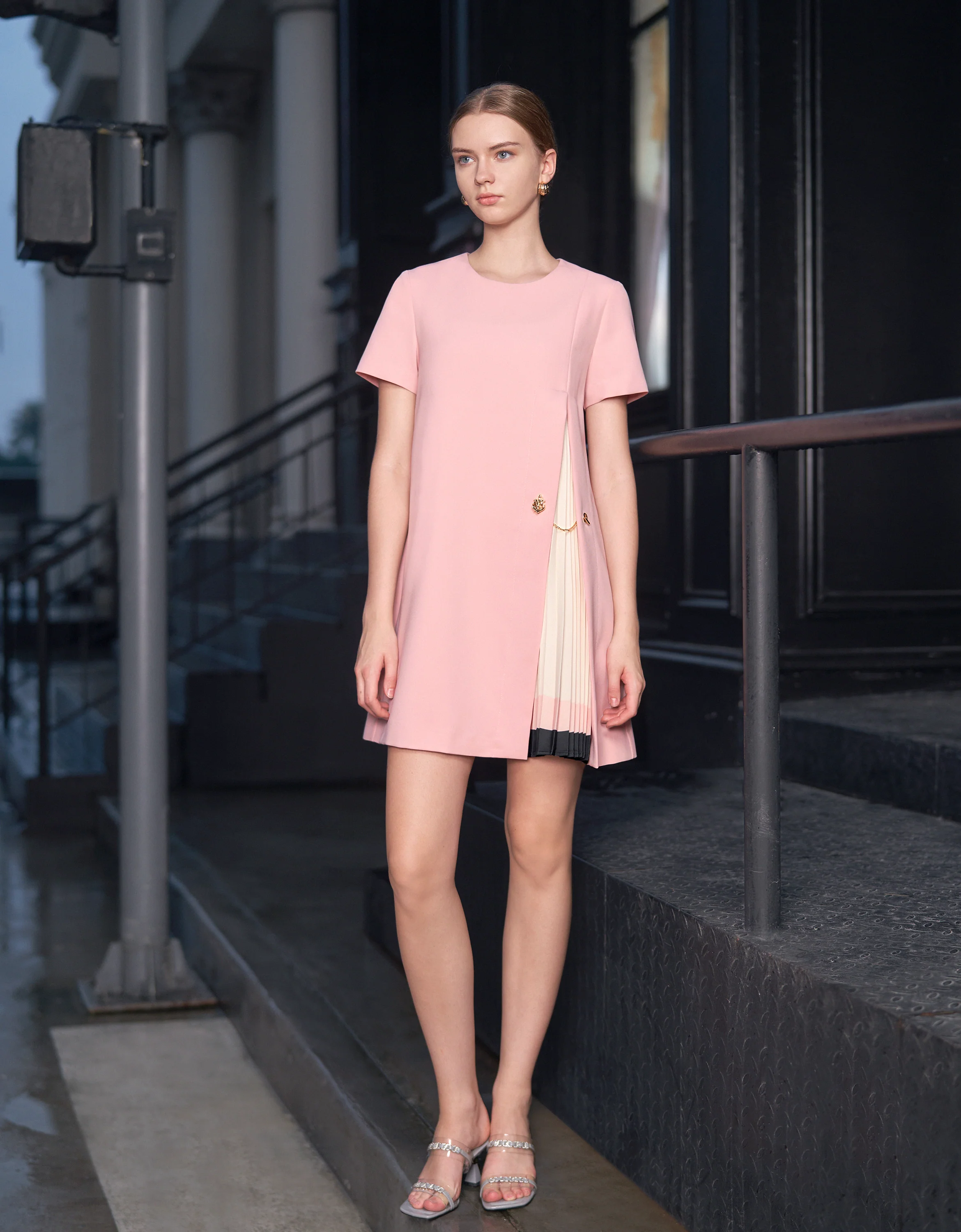 Contrast Pleated Panel Short Sleeve Dress - Image 12