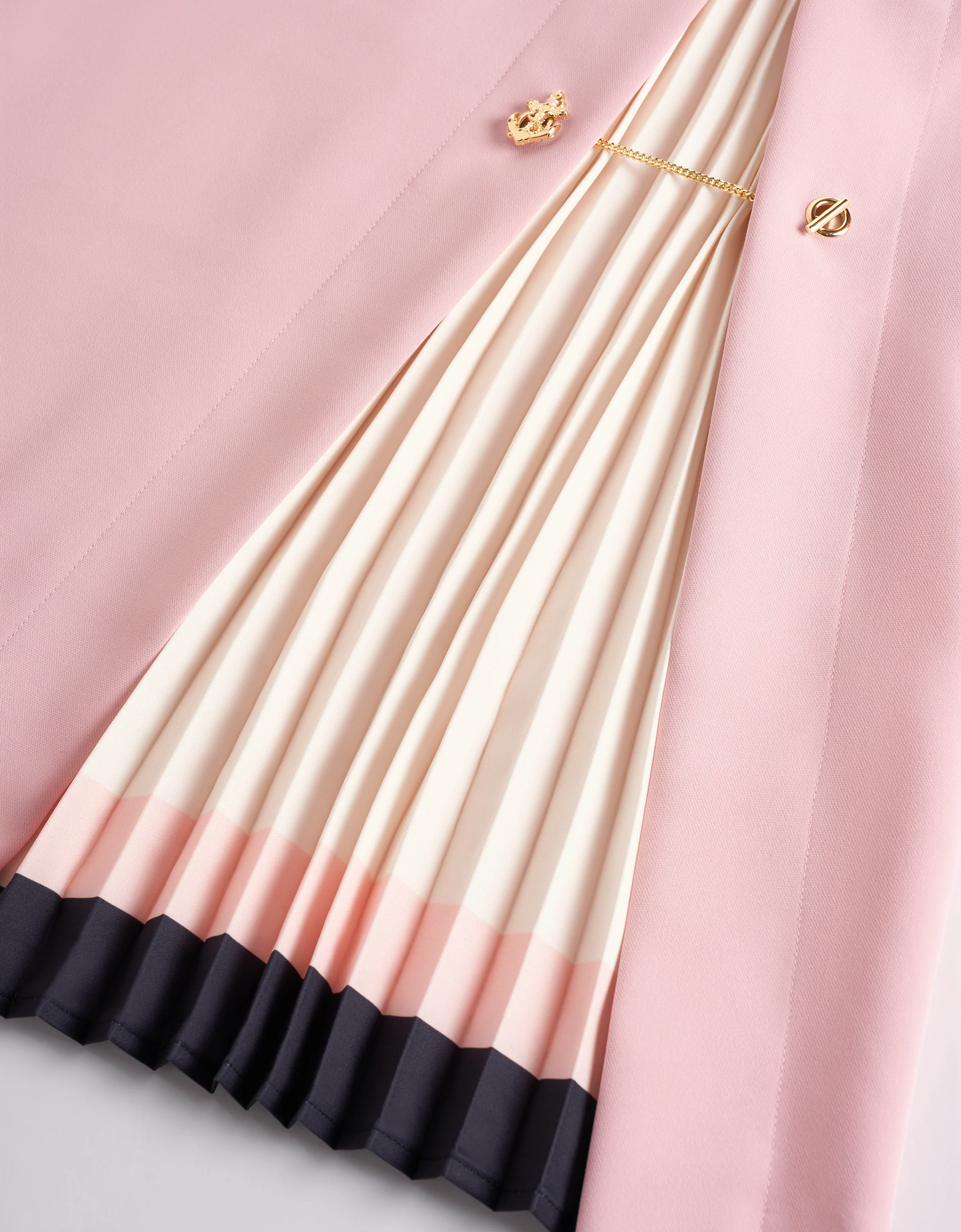Contrast Pleated Panel Short Sleeve Dress - Image 18