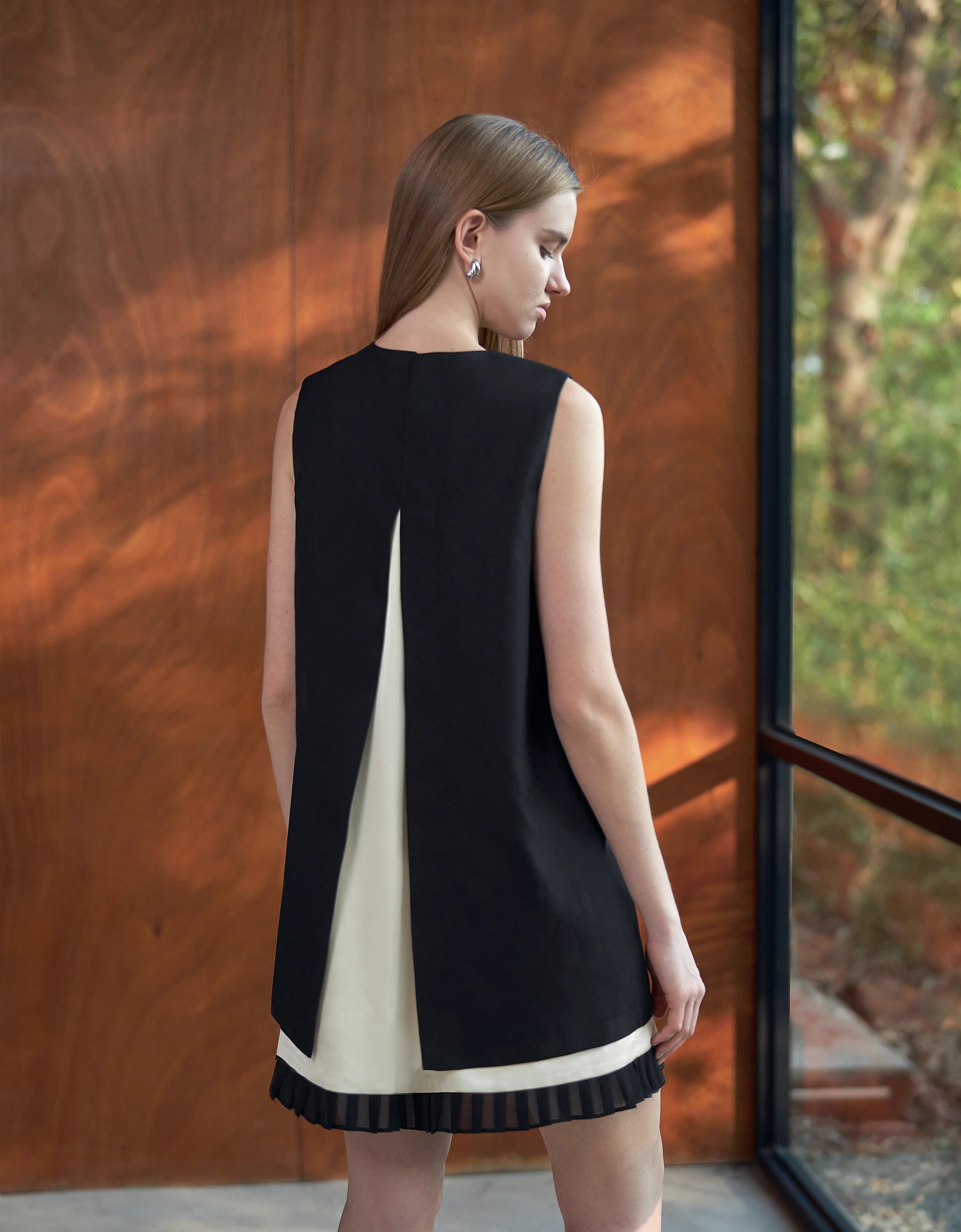 Contrast Trim Pleated Hem Sleeveless Dress - Image 3