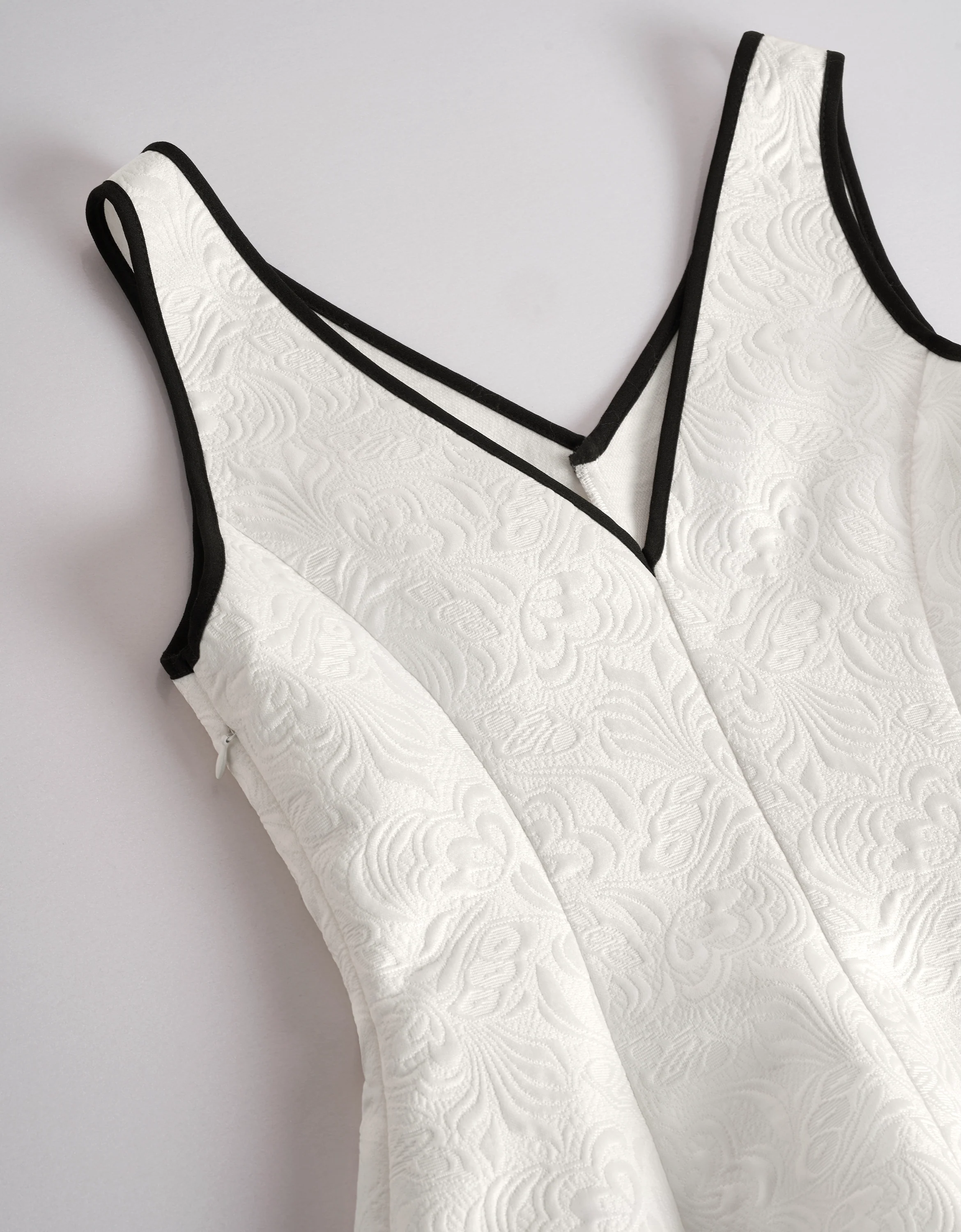 Contrast Trims Flared Hem Sleeveless Jacquard Top - Image 5