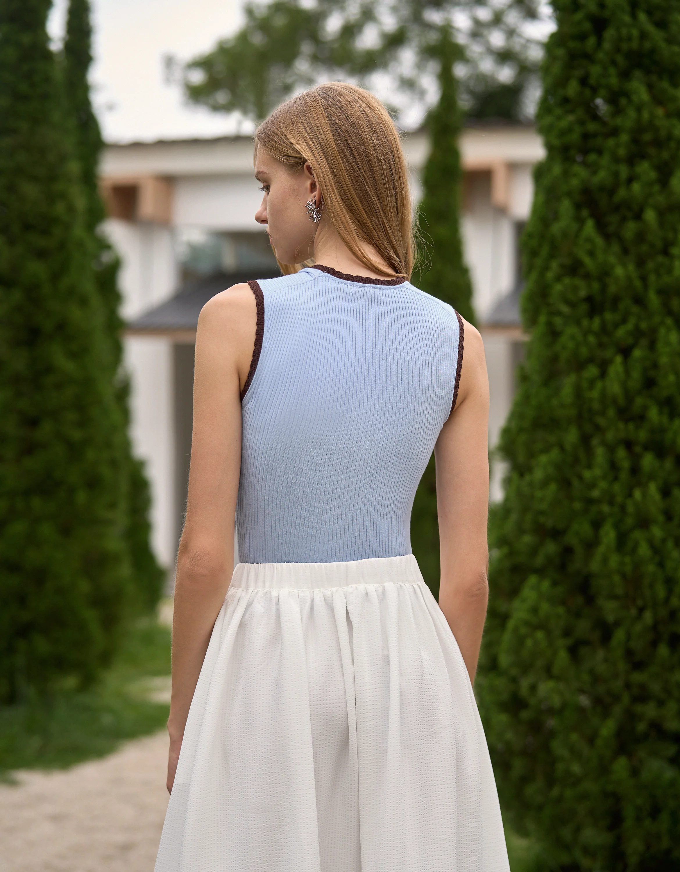 Contrast Trims U-neck Sleeveless Knit Top - Image 4