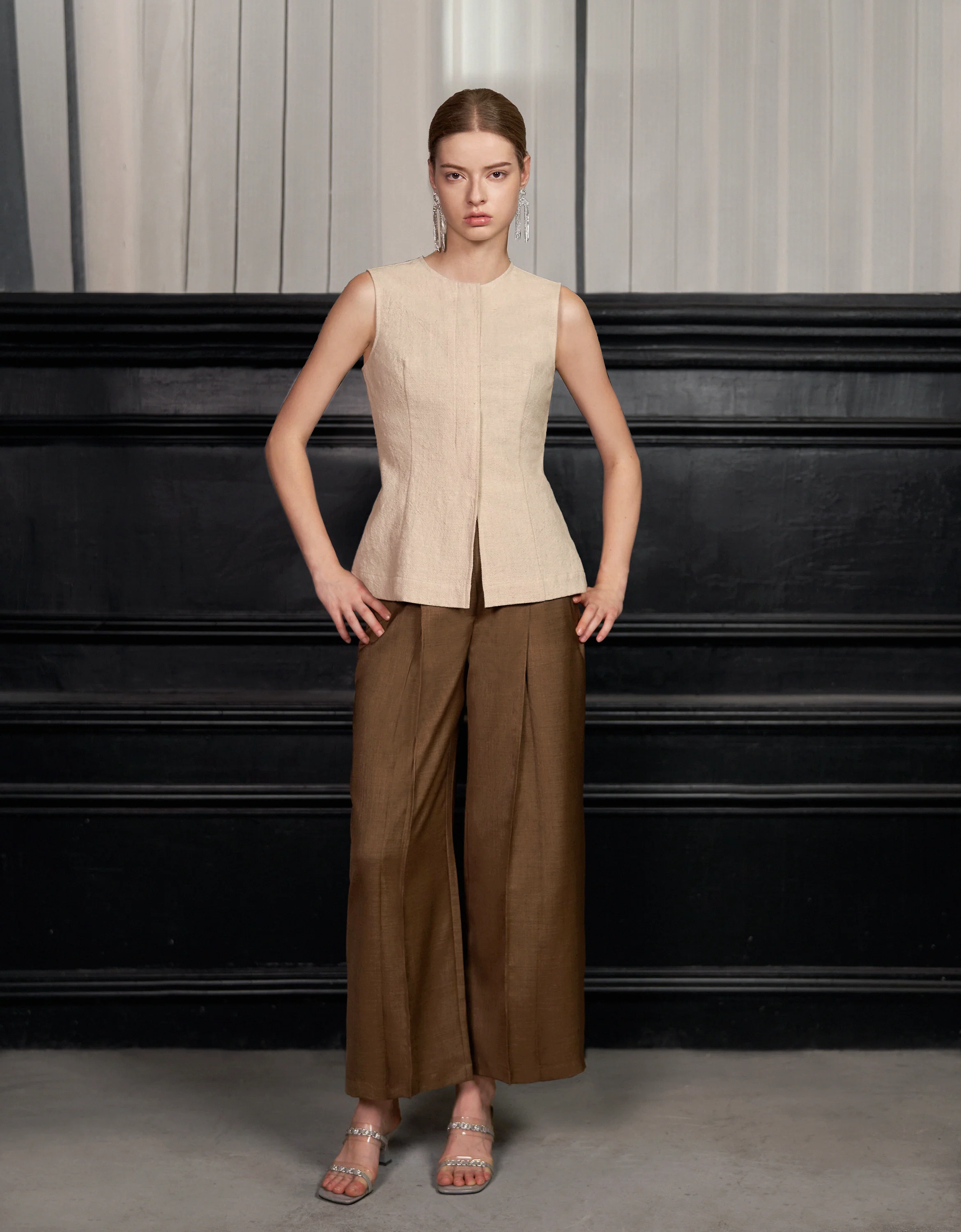 Cotton-Linen Round Neck Sleeveless Top - Image 11