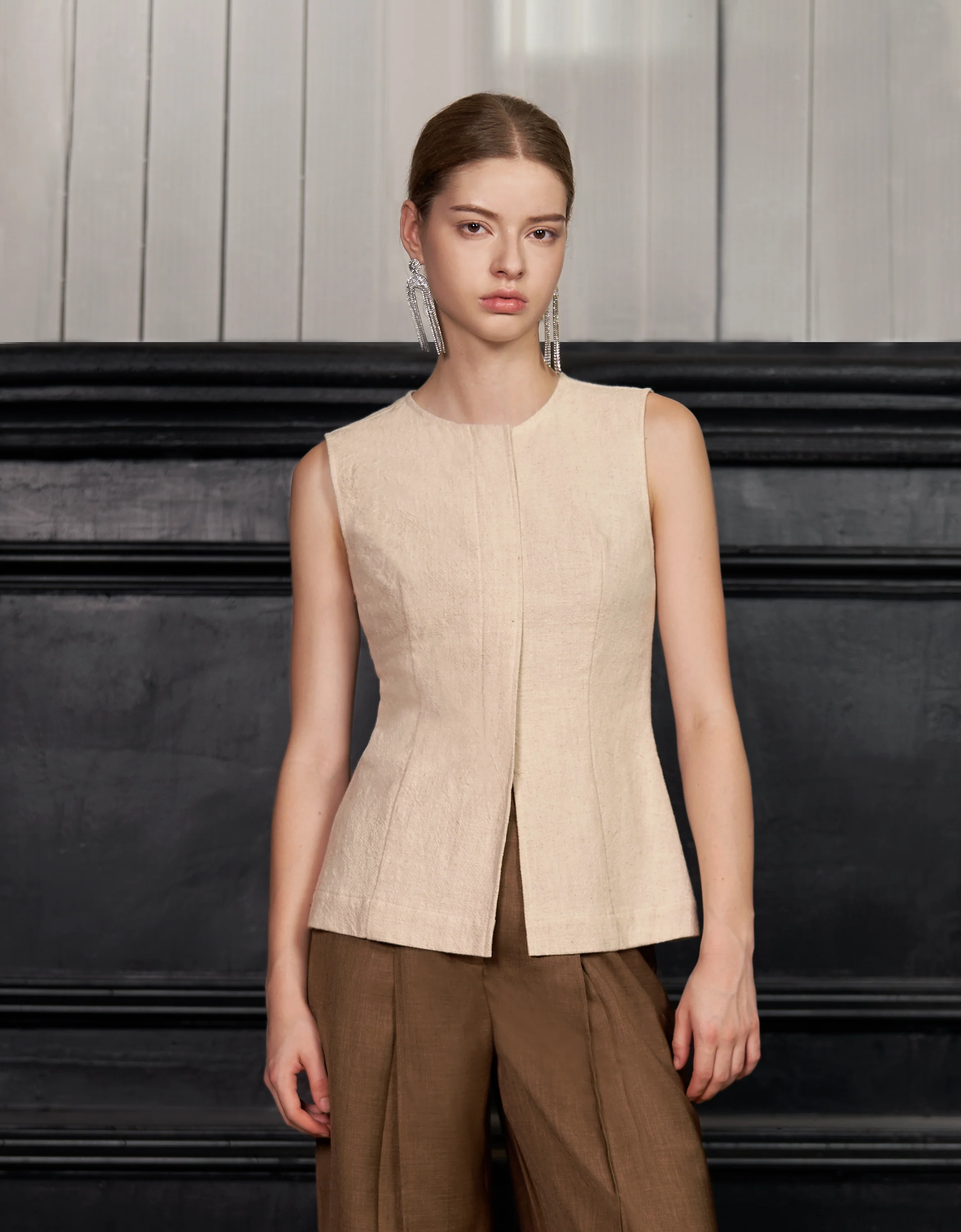 Cotton-Linen Round Neck Sleeveless Top - Image 12