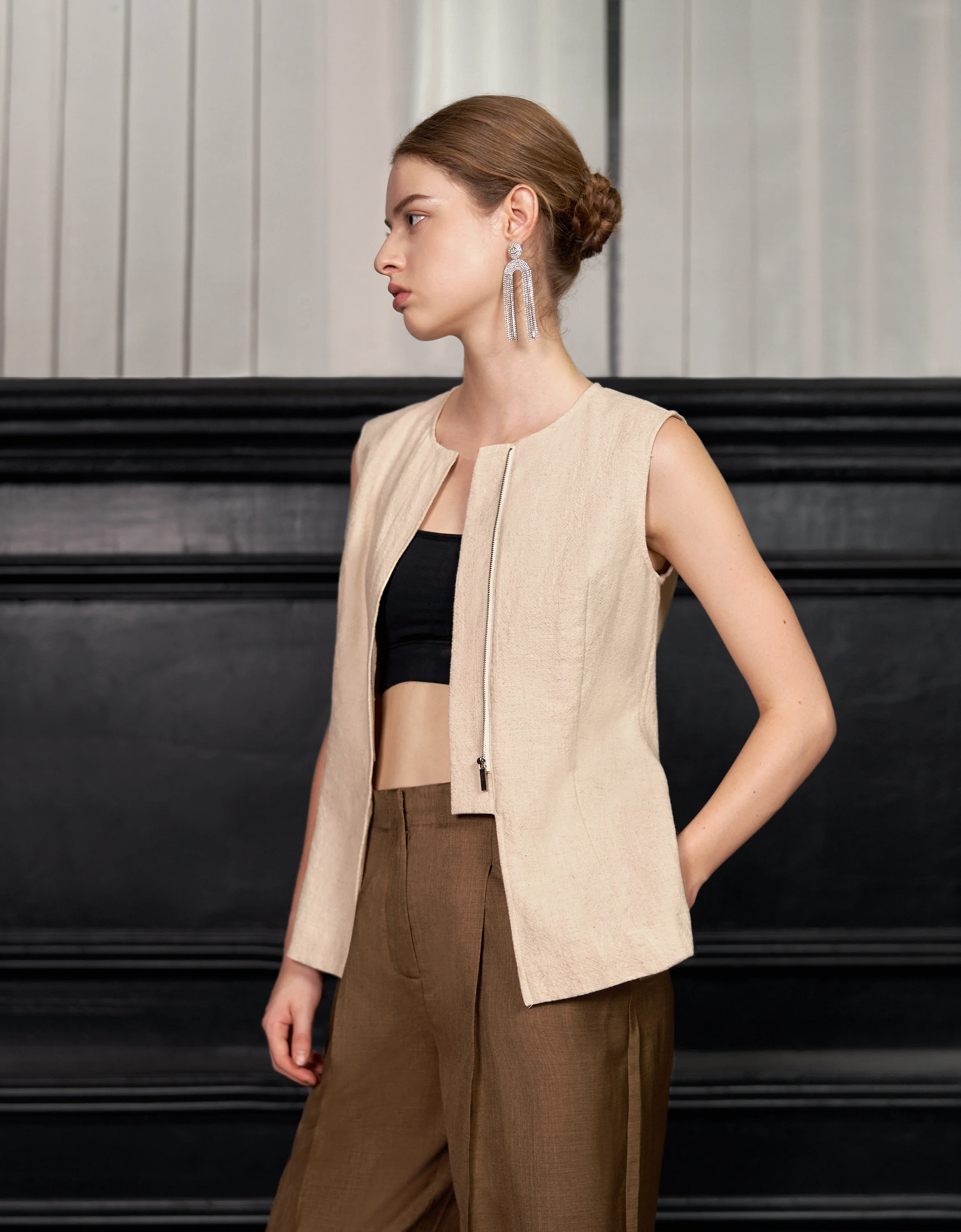 Cotton-Linen Round Neck Sleeveless Top - Image 13