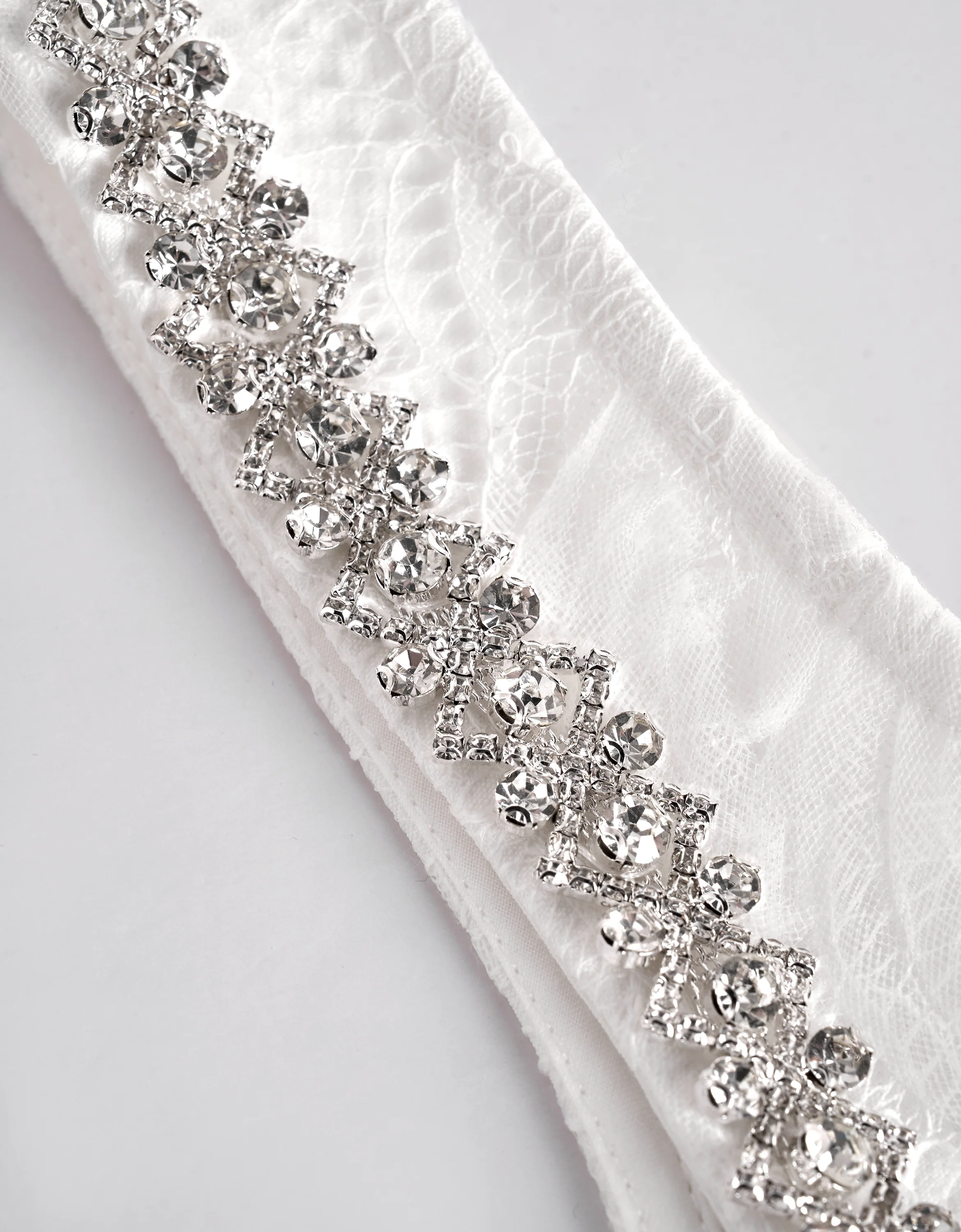 Embellished Neck Short Lace Dress - Image 12