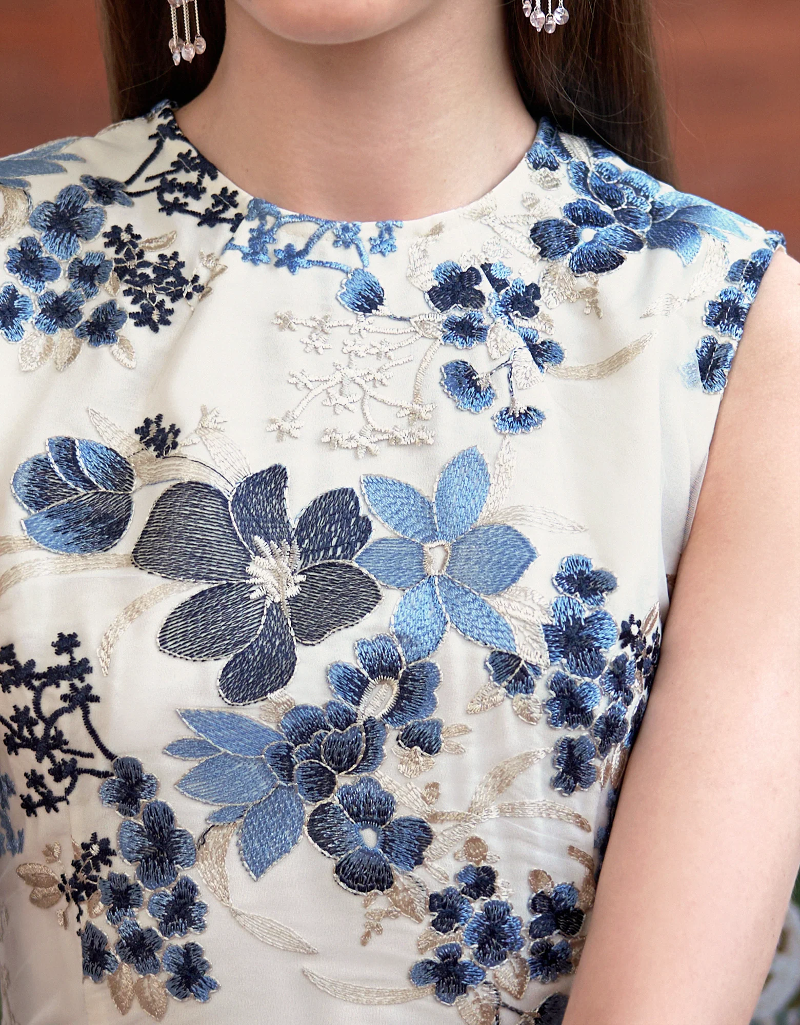 Floral Embroidery Round Neck Sleeveless Dress - Image 6