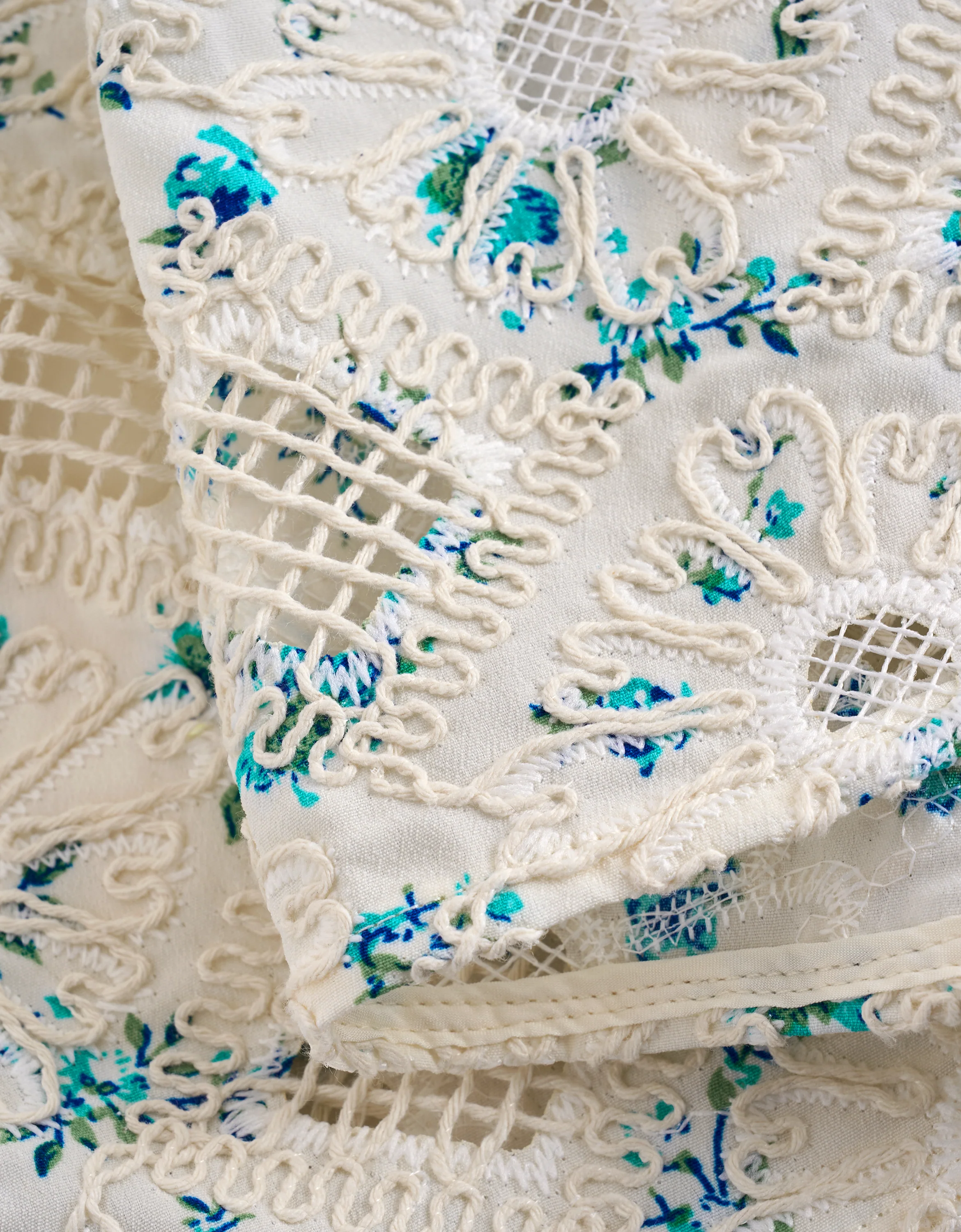 Floral Embroidery V-neck Sleeveless Dress - Image 6