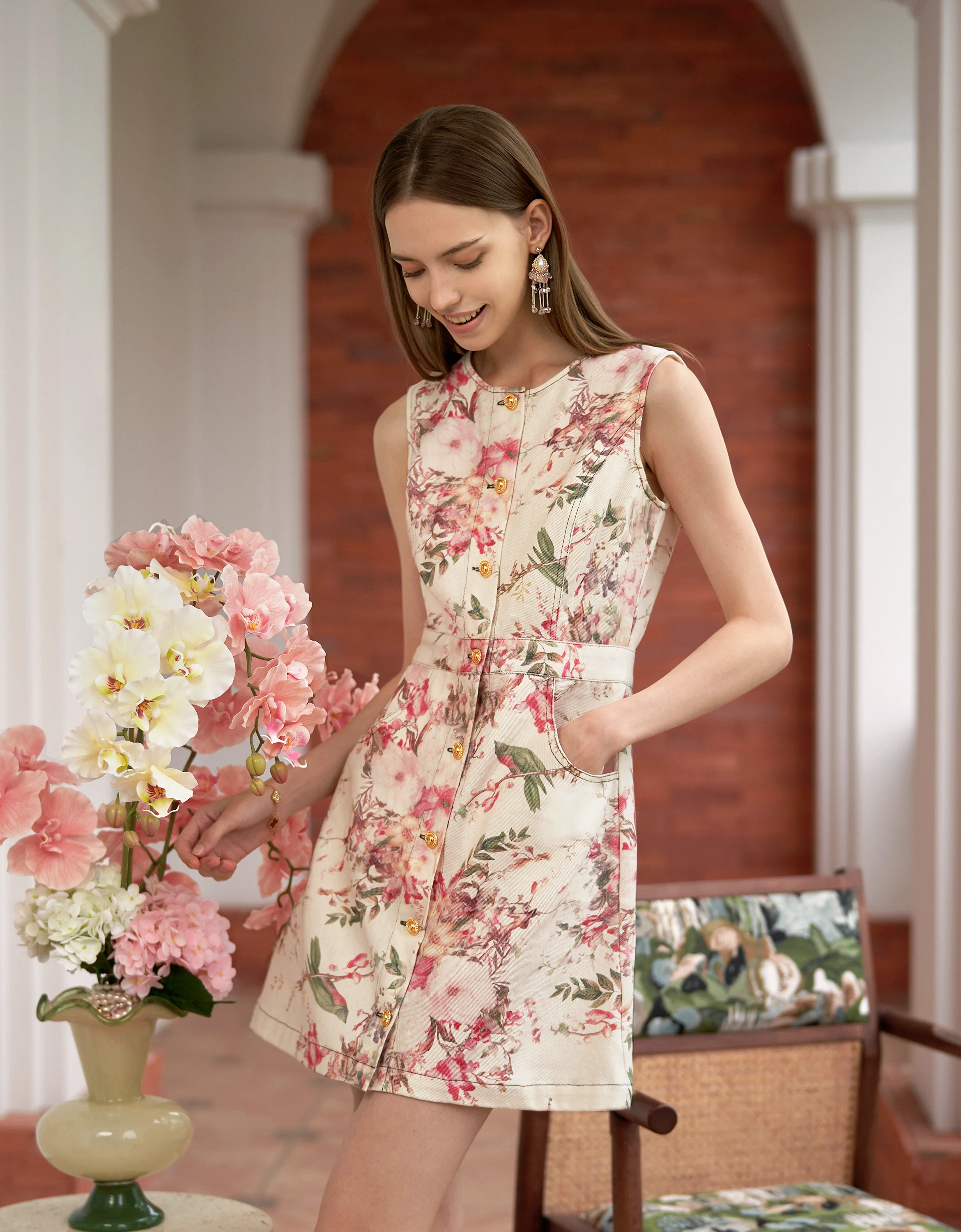 Floral Print Round Neck Sleeveless Denim Dress - Image 4