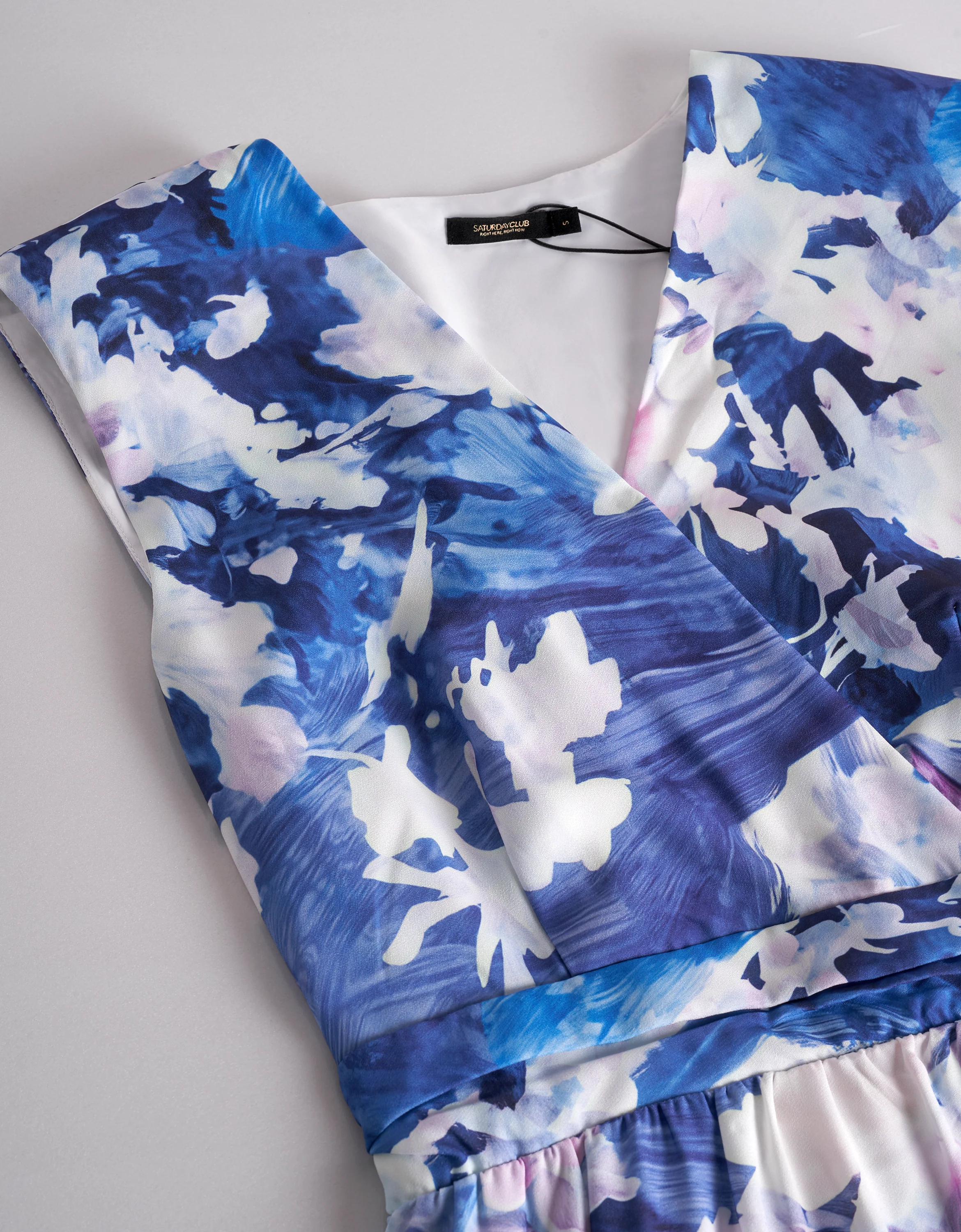 Floral Print Ruffled Hem V-neck Dress - Image 5