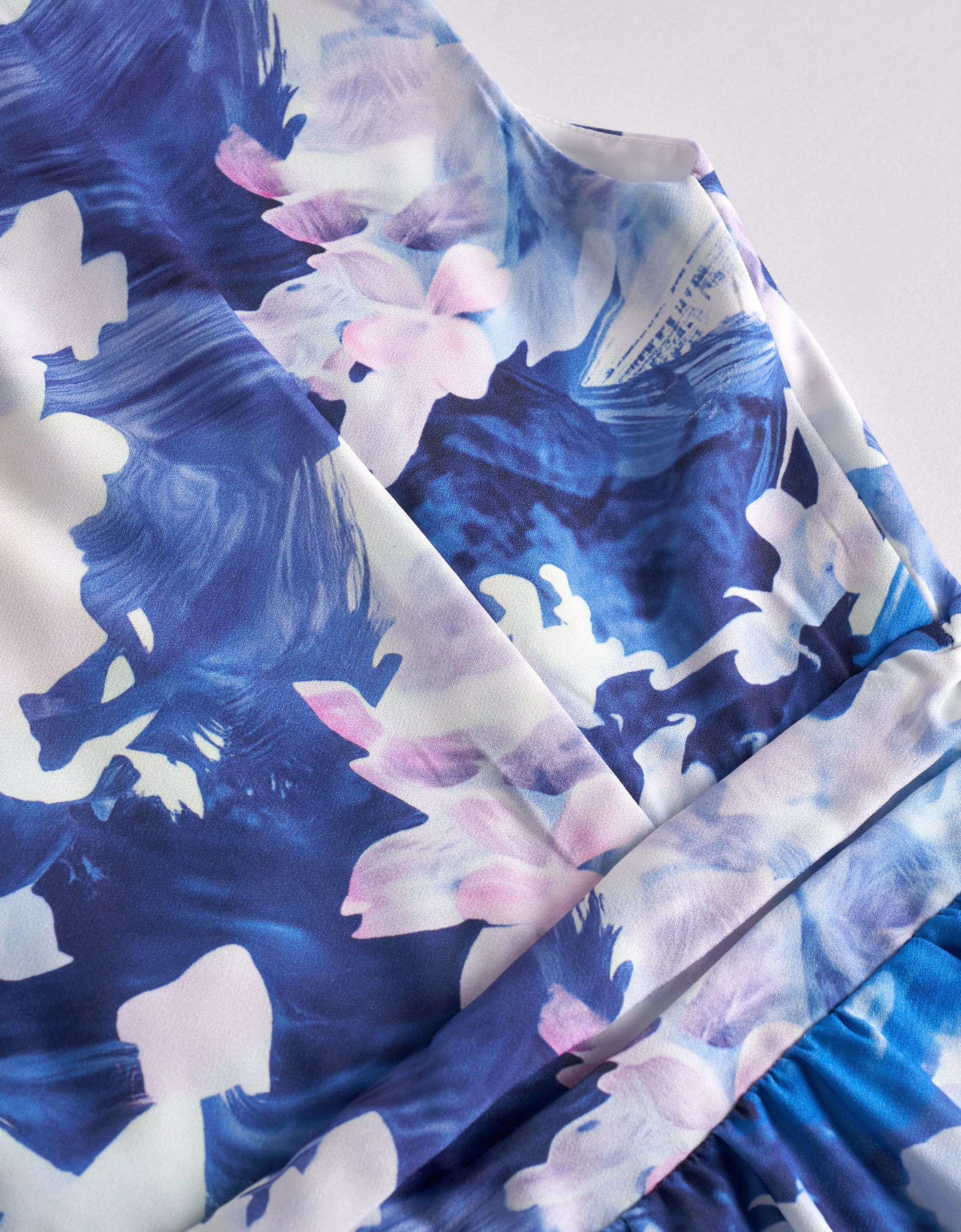 Floral Print Ruffled Hem V-neck Dress - Image 6