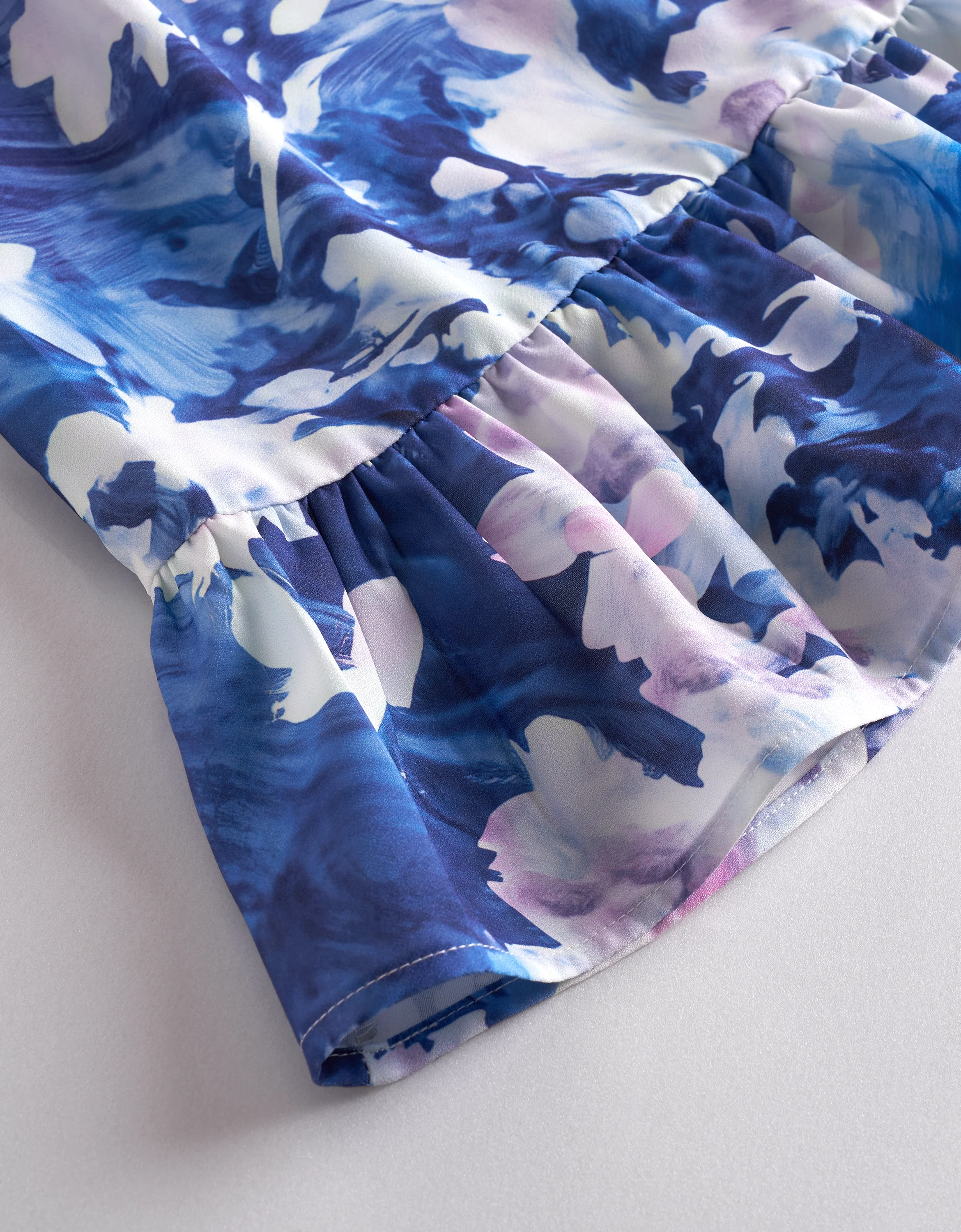 Floral Print Ruffled Hem V-neck Dress - Image 8