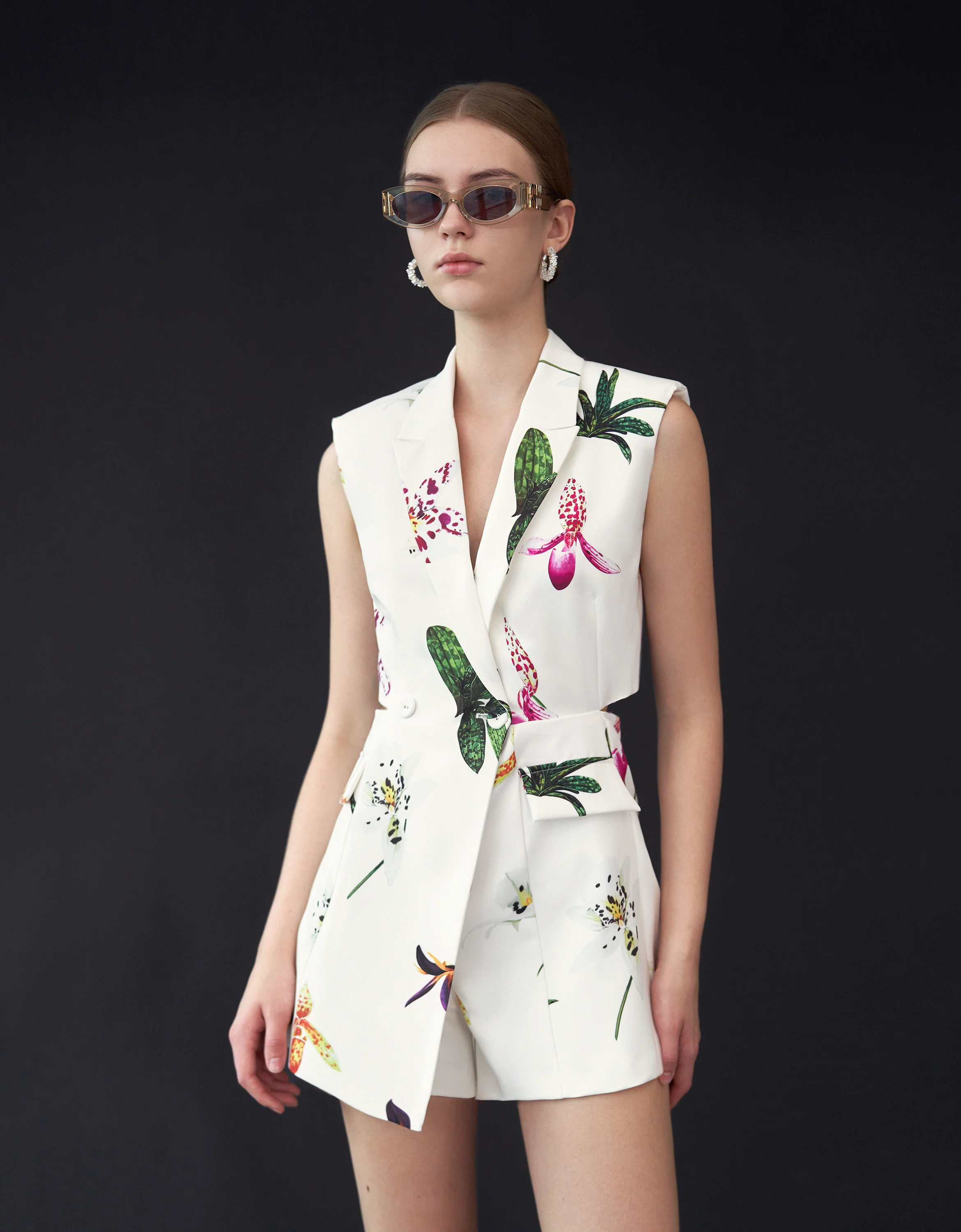 Floral Print Wide Shoulder Vest Romper - Image 5