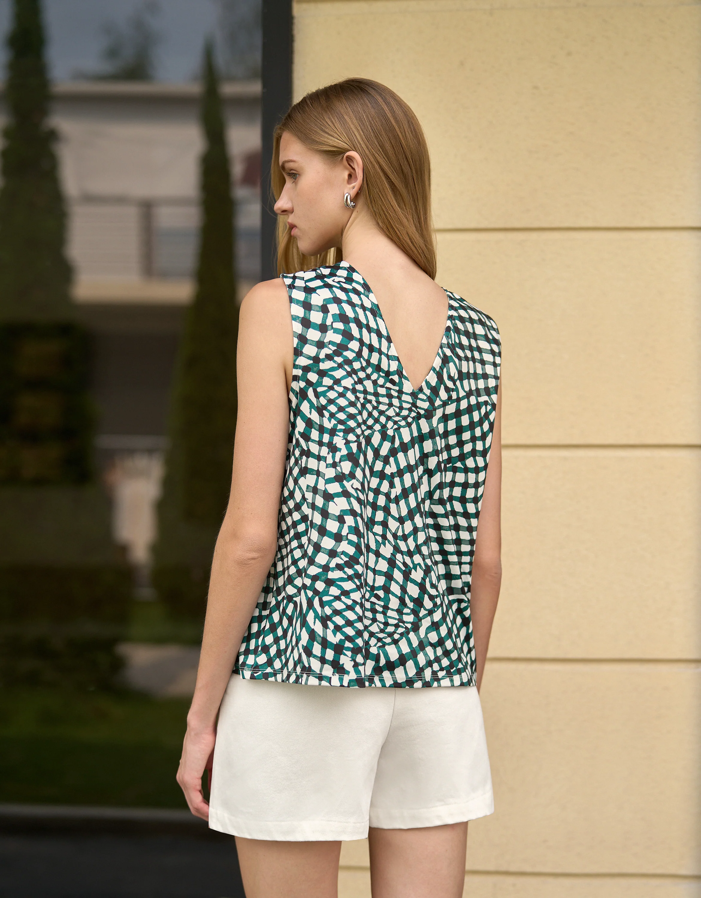 Geometric Print Sleeveless Knit Top - Image 4
