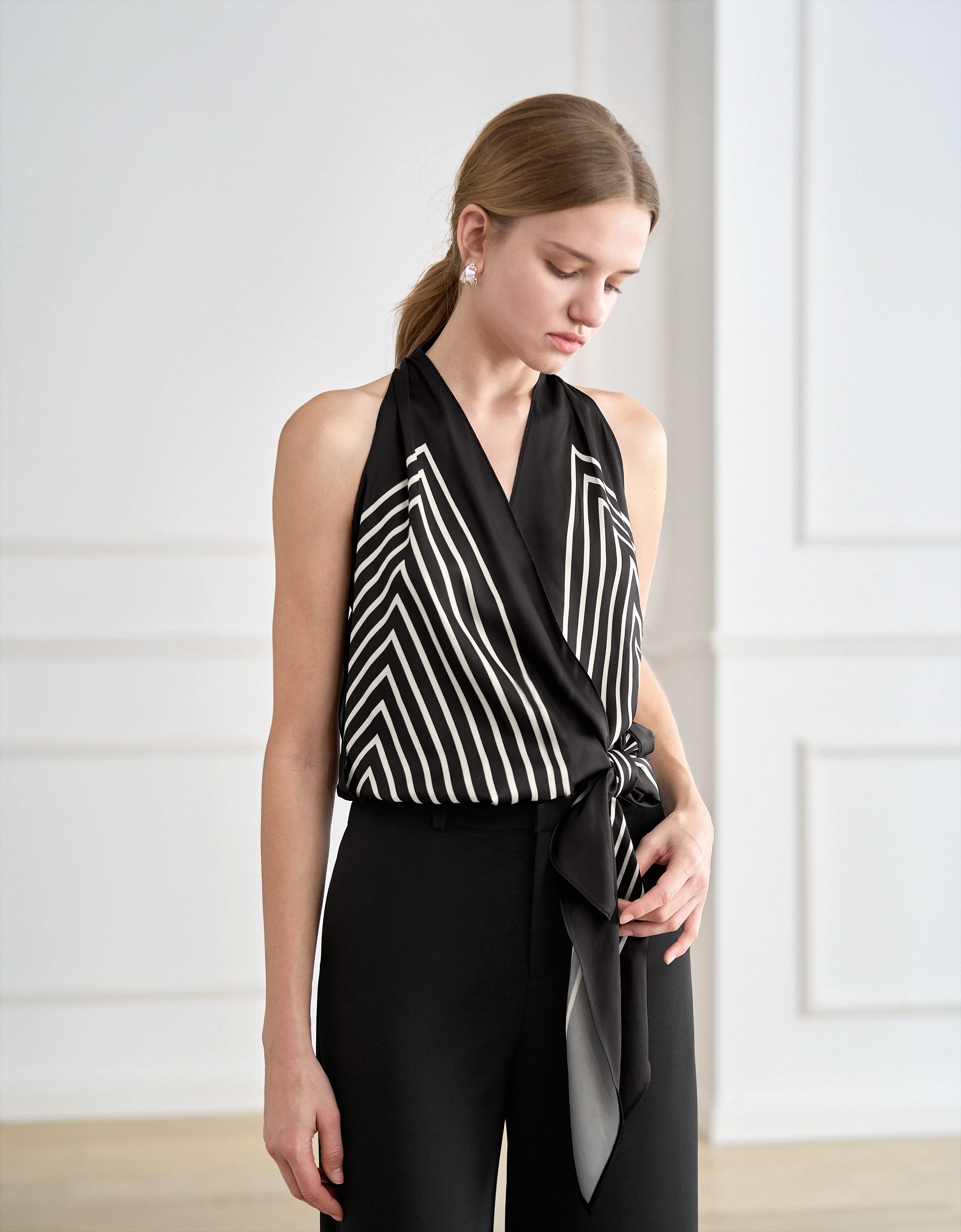 Geometric Print Sleeveless Tie-up Top - Image 5