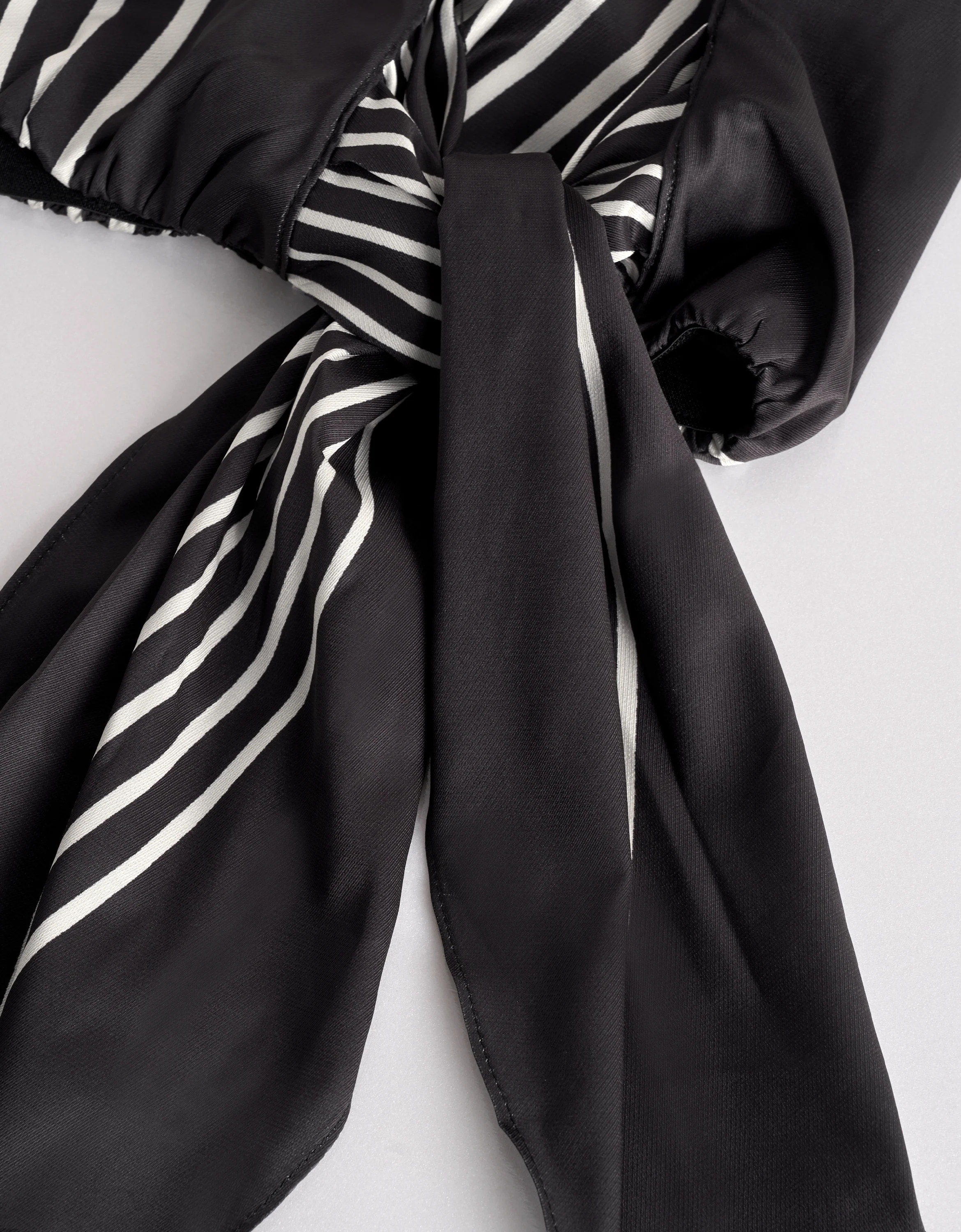 Geometric Print Sleeveless Tie-up Top - Image 8