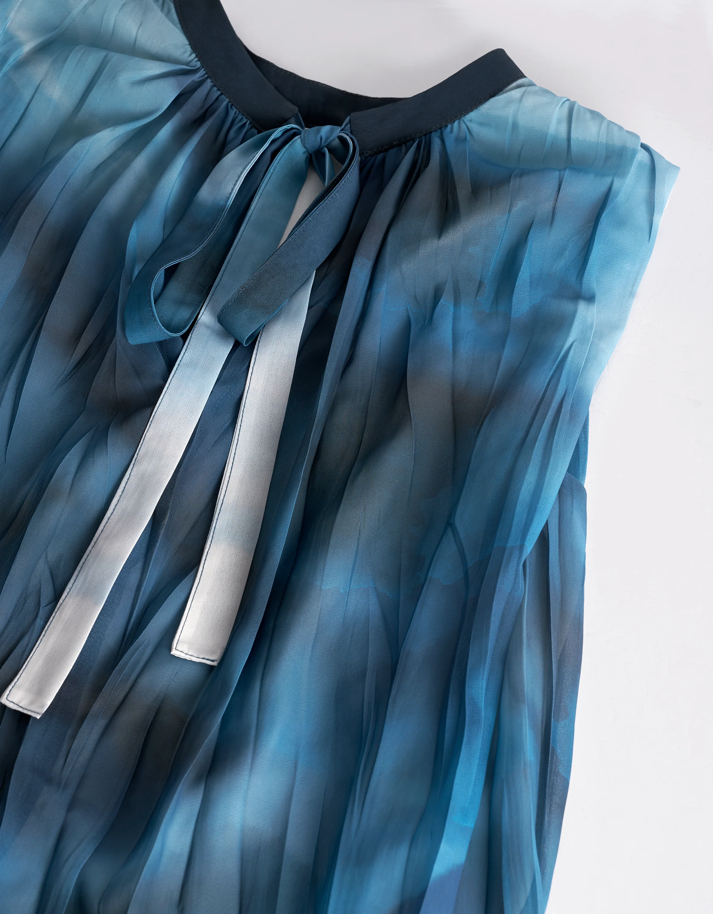 Gradient Art Print Pleated Midi Dress - Image 11