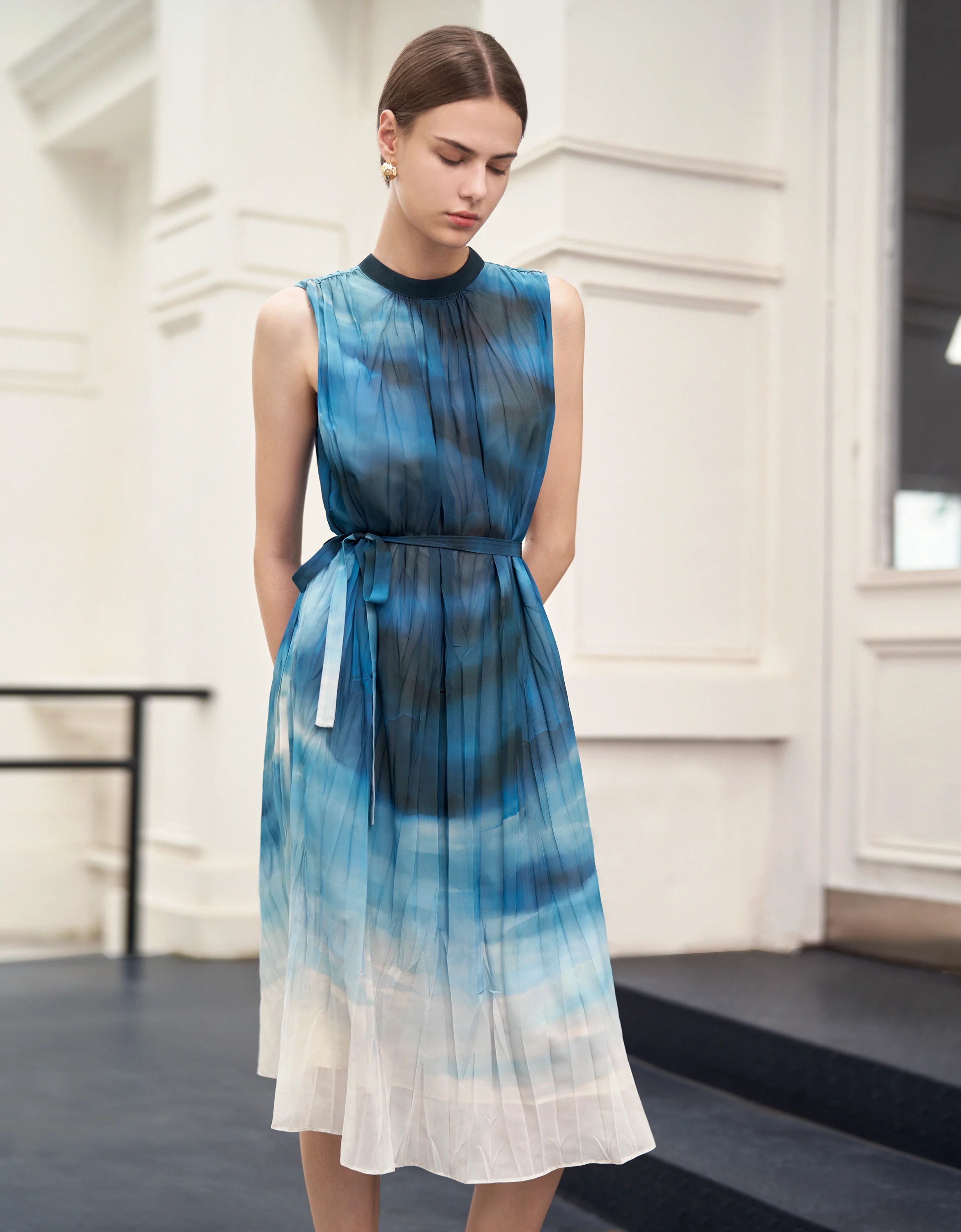 Gradient Art Print Pleated Midi Dress - Image 4