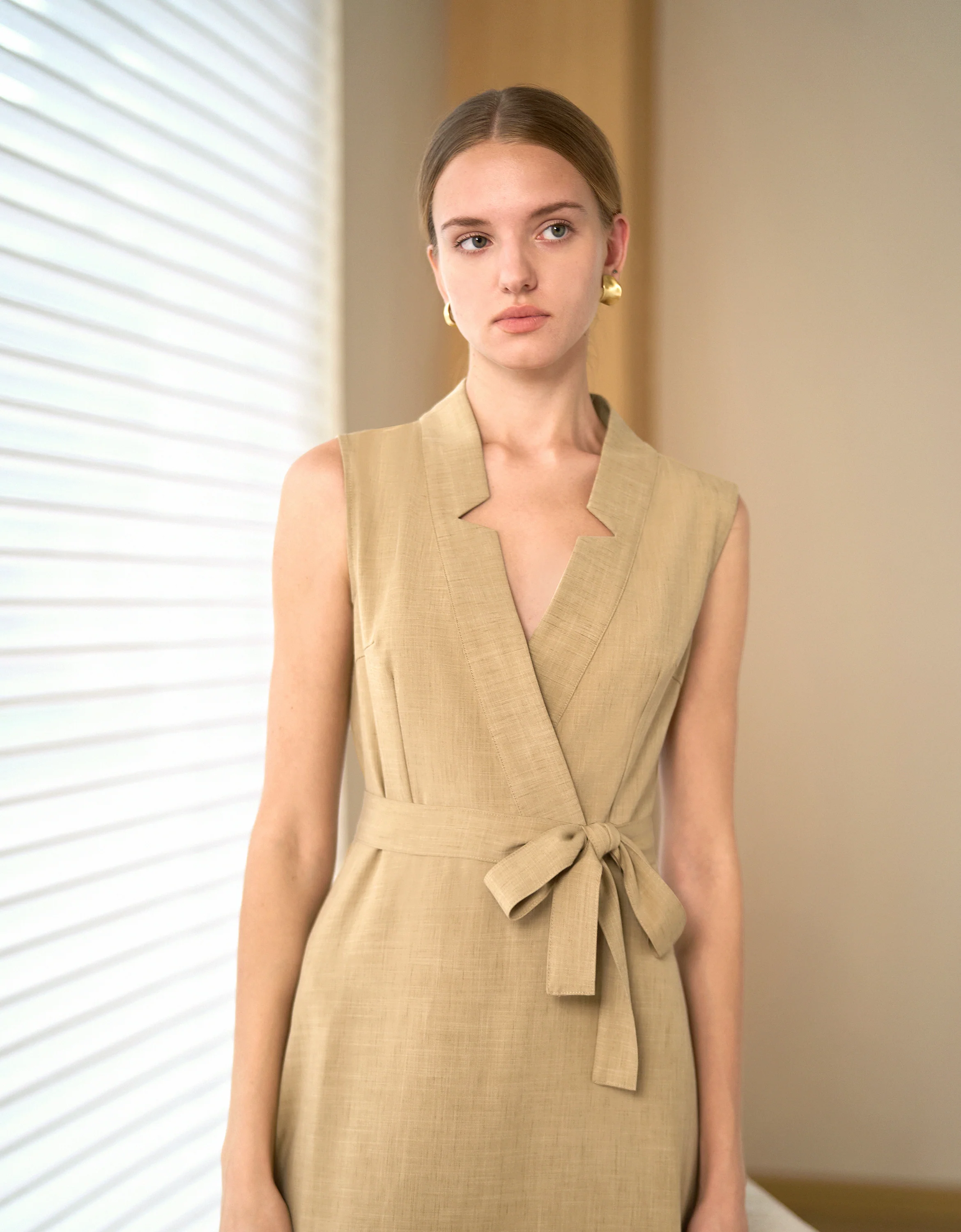 Irregular Collar V-neck Sleeveless Dress - Image 2