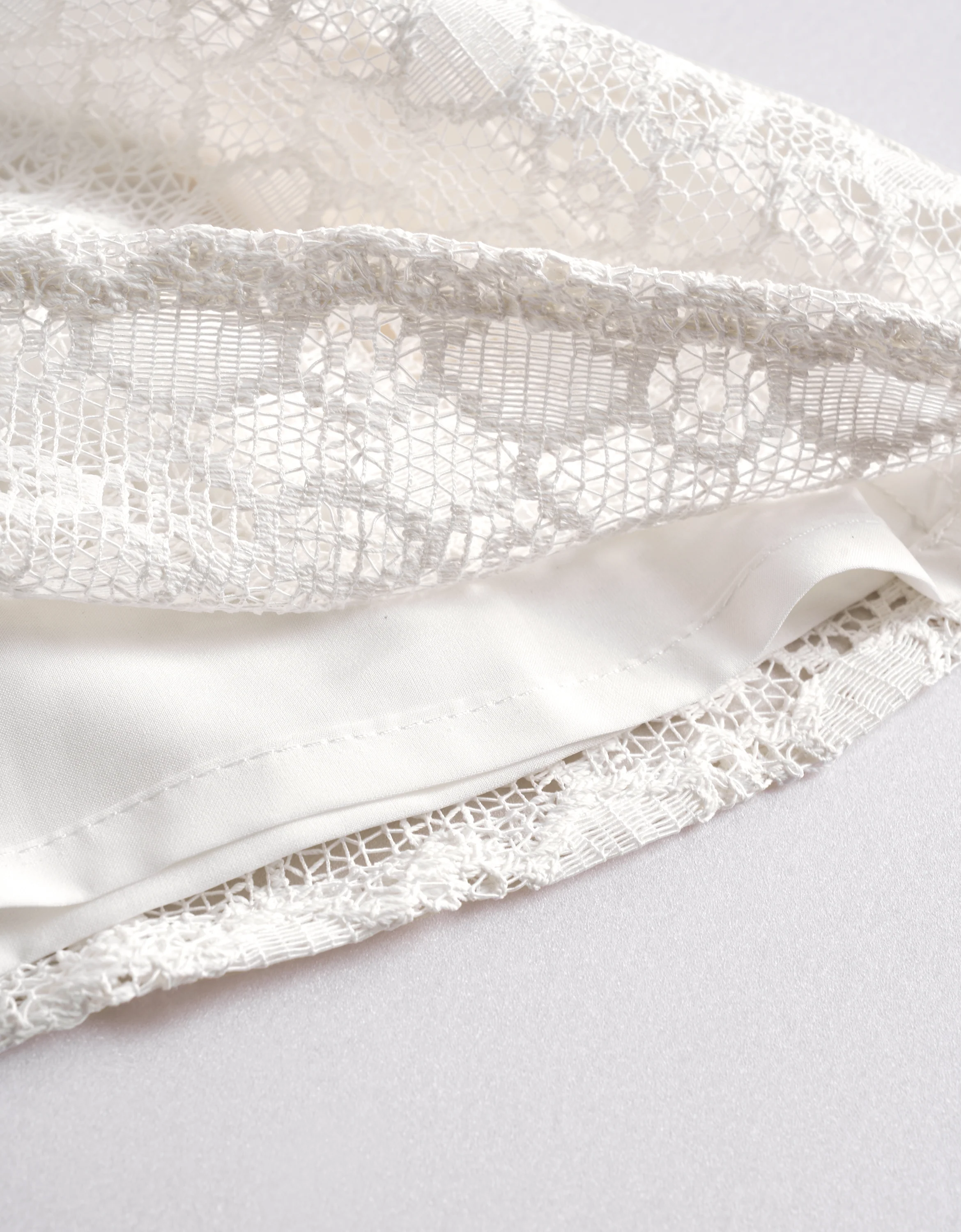 Keyhole Neckline Ruched Front Lace Top - Image 10