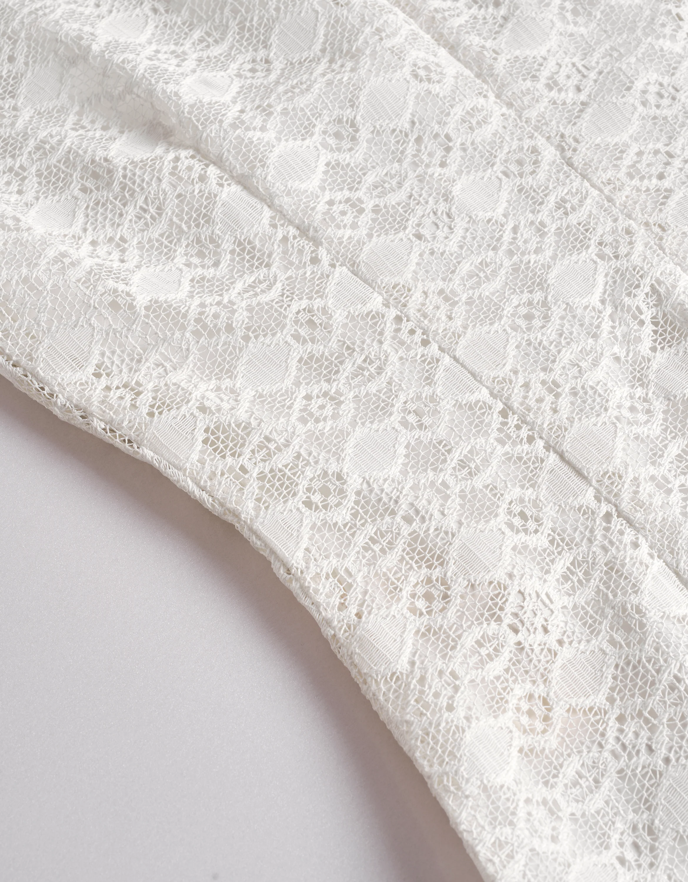 Keyhole Neckline Ruched Front Lace Top - Image 9